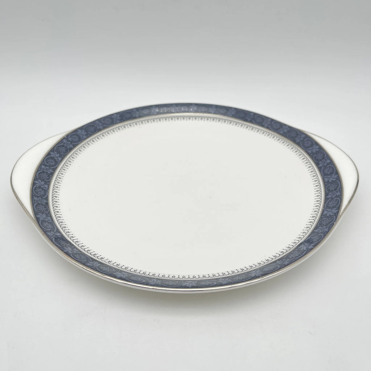 Royal Doulton / Serving plate (large plate) / Sherbrooke / 1970-1990s / Fine Bone China / England / Silver, acanthus, blue, Western tableware, dessert plate, pasta plate, curry plate / [Vintage]