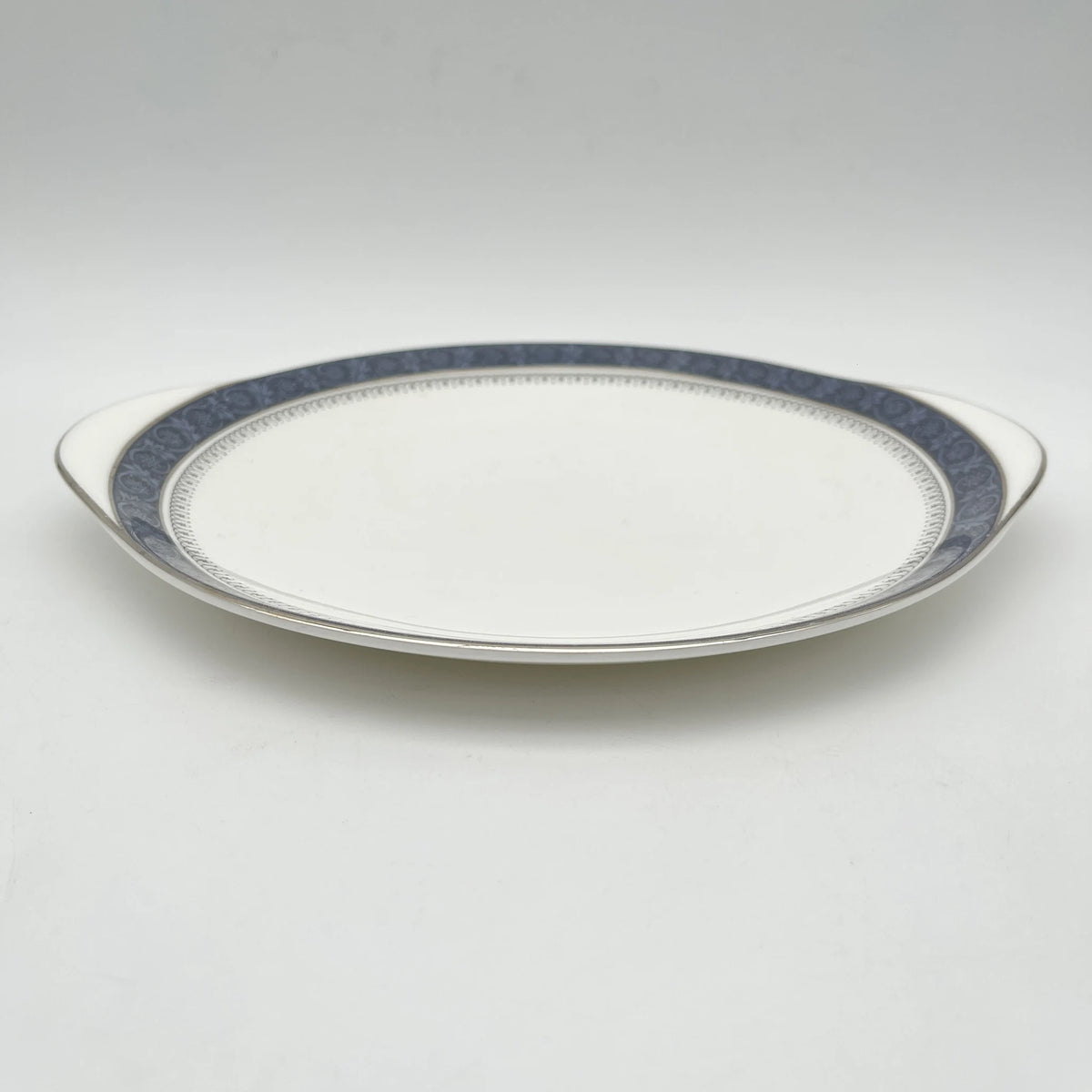Royal Doulton / Serving plate (large plate) / Sherbrooke / 1970-1990s / Fine Bone China / England / Silver, acanthus, blue, Western tableware, dessert plate, pasta plate, curry plate / [Vintage]