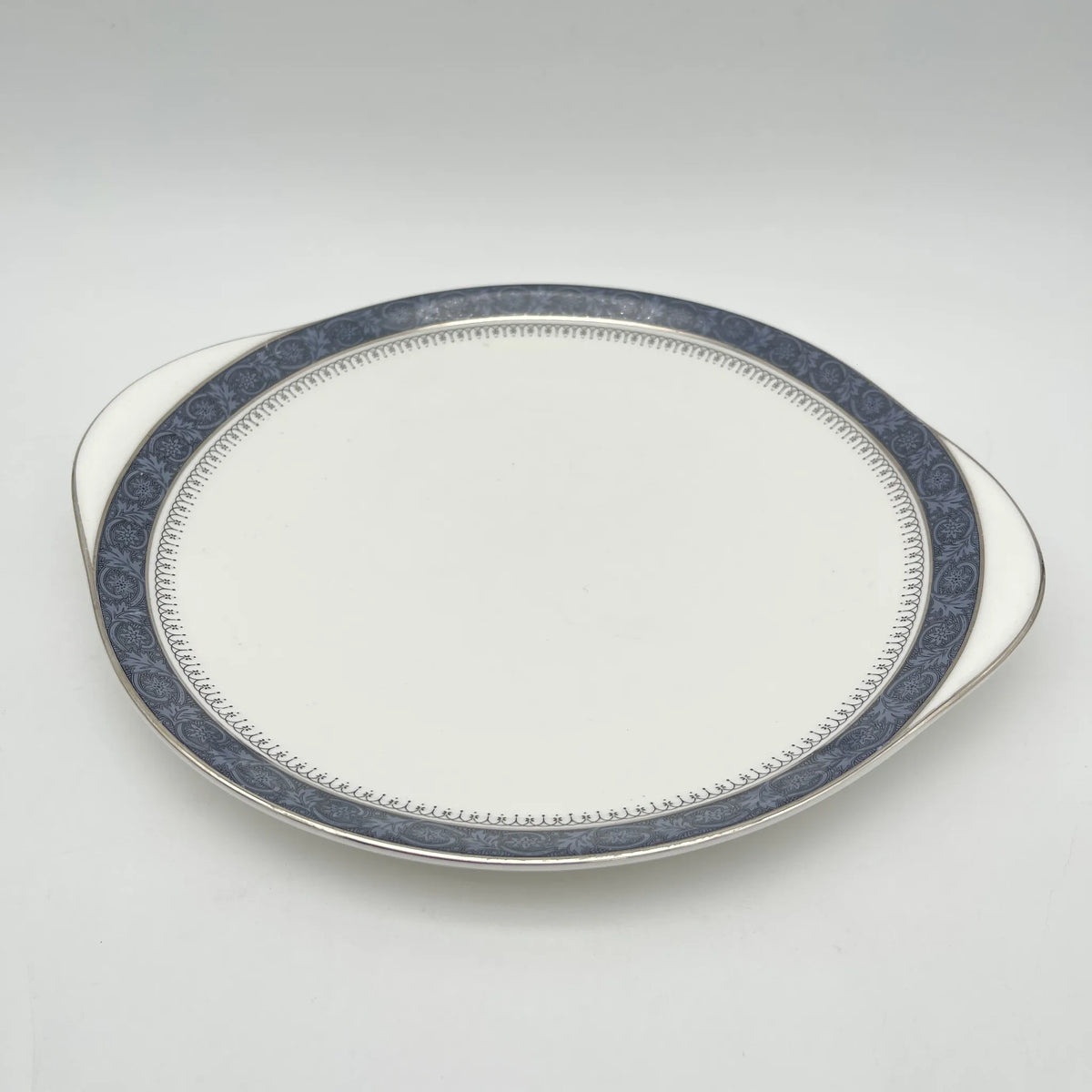 Royal Doulton / Serving plate (large plate) / Sherbrooke / 1970-1990s / Fine Bone China / England / Silver, acanthus, blue, Western tableware, dessert plate, pasta plate, curry plate / [Vintage]