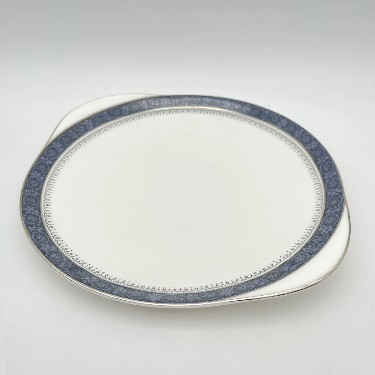 Royal Doulton / Serving plate (large plate) / Sherbrooke / 1970-1990s / Fine Bone China / England / Silver, acanthus, blue, Western tableware, dessert plate, pasta plate, curry plate / [Vintage]
