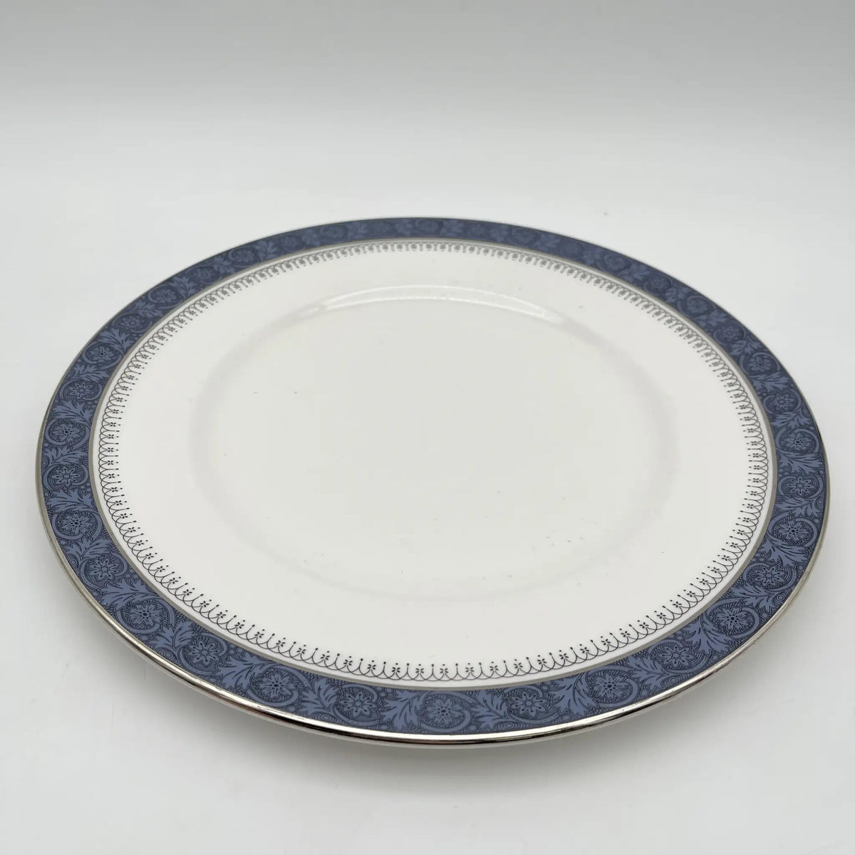 Royal Doulton / Dinner plate (medium plate) / Sherbrooke / 1970-1990s / Fine Bone China / England / Silver, acanthus, blue, Western tableware, dessert plate, pasta plate, curry plate / [Vintage]