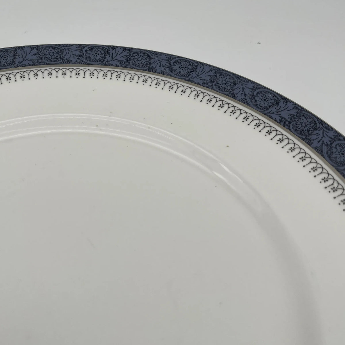 Royal Doulton / Dinner plate (medium plate) / Sherbrooke / 1970-1990s / Fine Bone China / England / Silver, acanthus, blue, Western tableware, dessert plate, pasta plate, curry plate / [Vintage]