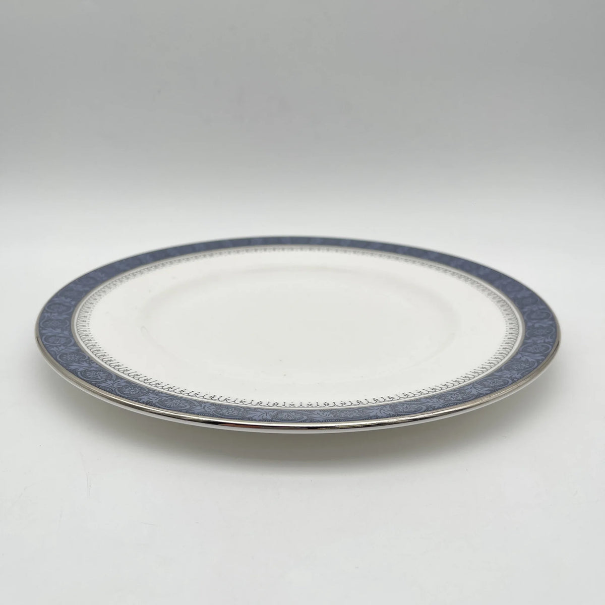 Royal Doulton / Dinner plate (medium plate) / Sherbrooke / 1970-1990s / Fine Bone China / England / Silver, acanthus, blue, Western tableware, dessert plate, pasta plate, curry plate / [Vintage]