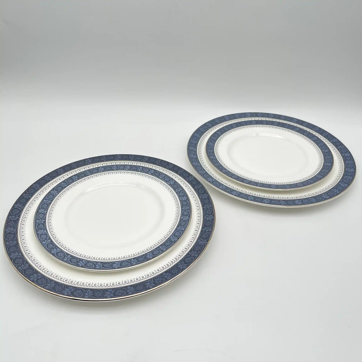 Royal Doulton (ロイヤルドルトン) / ディナー&デザートプレート / Sherbrooke / 1970-1990年代 / Fine Bone China / イギリス / 銀彩, アカンサス,ブルー,洋食器,デザートプレート,2点セット / [ビンテージ]