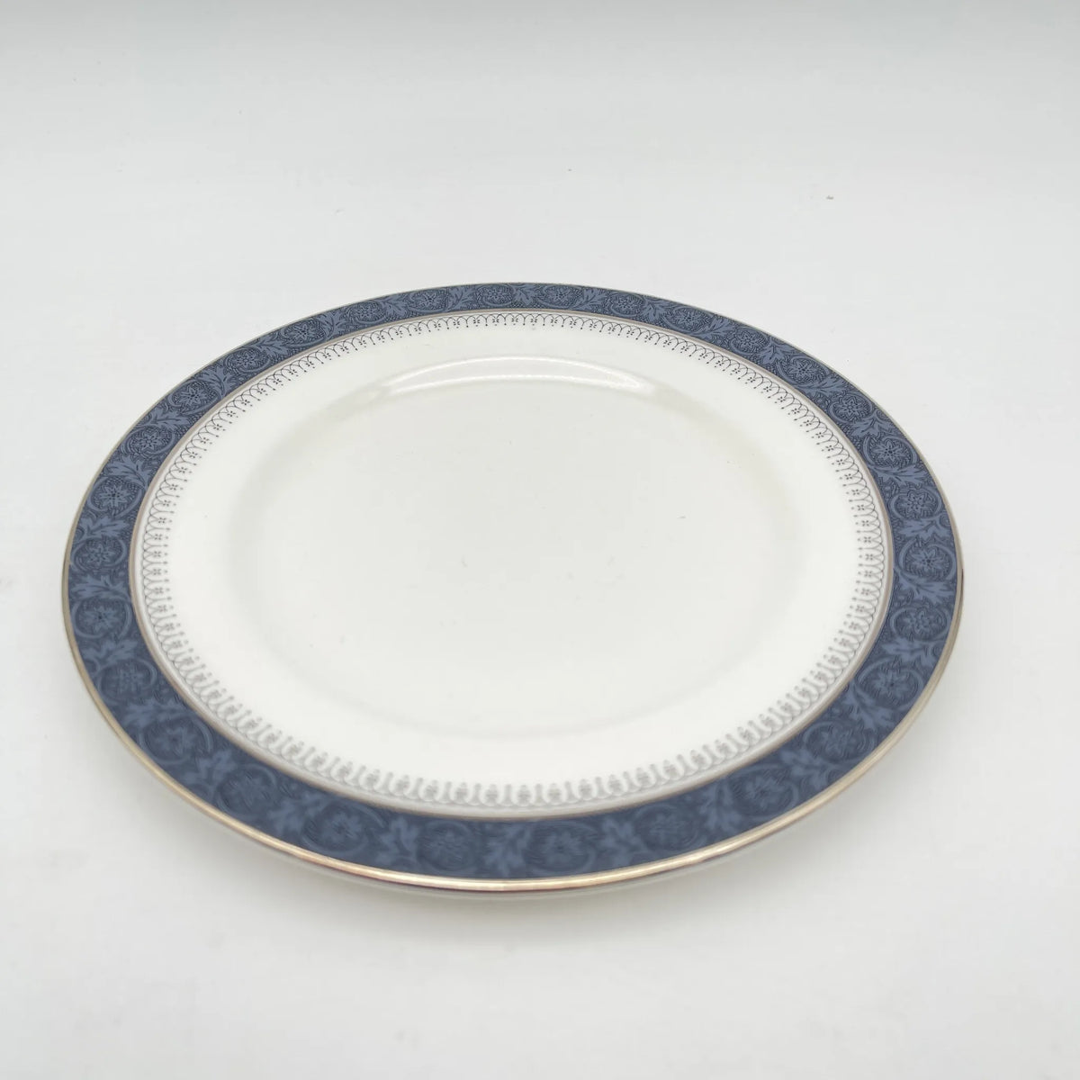 Royal Doulton（皇家道尔顿）/三重奏（c&s +甜点盘）/ Sherbrooke / 1970-1990年代/ Fine Bone China /英国/ 杯和碟，银彩，簕菜，蓝色，西式餐具/[复古]