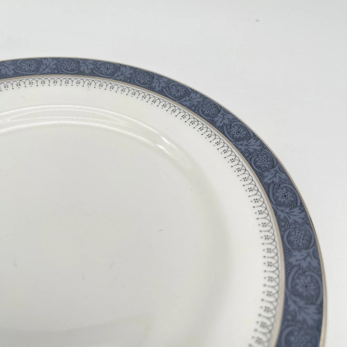 Royal Doulton（皇家道尔顿）/三重奏（c&s +甜点盘）/ Sherbrooke / 1970-1990年代/ Fine Bone China /英国/ 杯和碟，银彩，簕菜，蓝色，西式餐具/[复古]