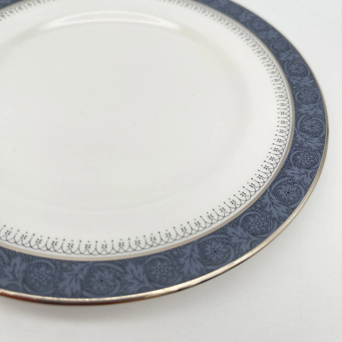 Royal Doulton（皇家道尔顿）/三重奏（c&s +甜点盘）/ Sherbrooke / 1970-1990年代/ Fine Bone China /英国/ 杯和碟，银彩，簕菜，蓝色，西式餐具/[复古]