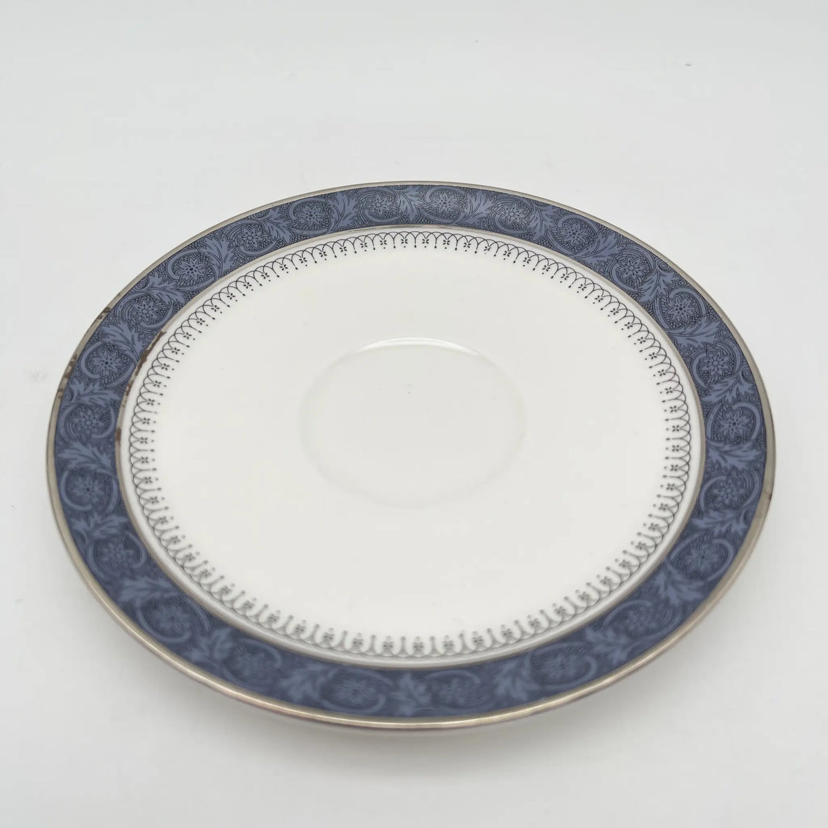 Royal Doulton（皇家道尔顿）/三重奏（c&s +甜点盘）/ Sherbrooke / 1970-1990年代/ Fine Bone China /英国/ 杯和碟，银彩，簕菜，蓝色，西式餐具/[复古]