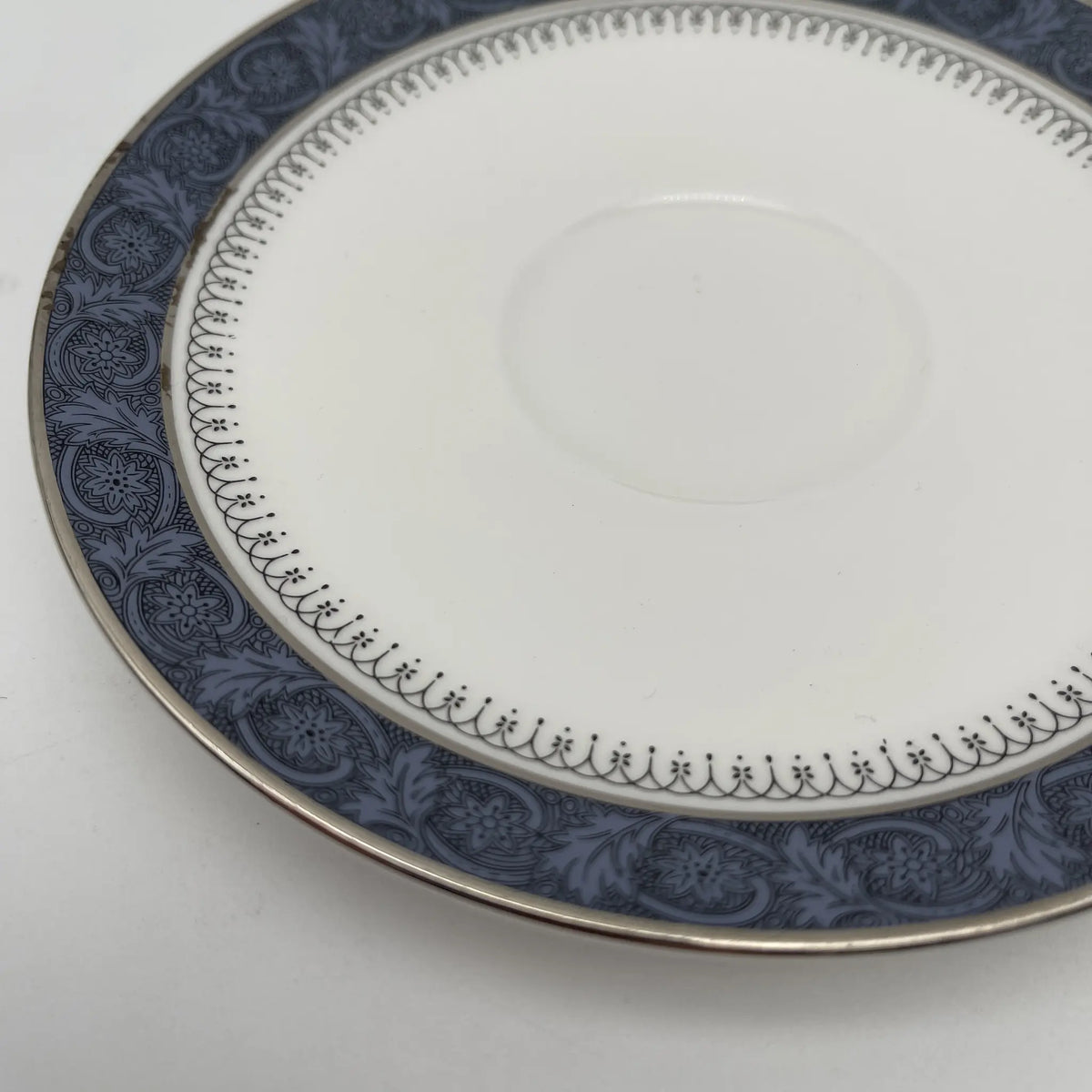 Royal Doulton（皇家道尔顿）/三重奏（c&s +甜点盘）/ Sherbrooke / 1970-1990年代/ Fine Bone China /英国/ 杯和碟，银彩，簕菜，蓝色，西式餐具/[复古]
