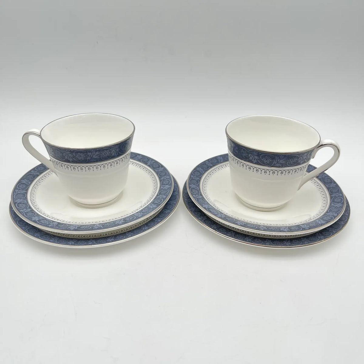 Royal Doulton (ロイヤルドルトン) / トリオ(C&S+デザートプレート)2P / Sherbrooke / 1970-1990年代 / Fine Bone China / イギリス / カップアンドソーサー,銀彩, アカンサス,ブルー,洋食器,2点セット / [ビンテージ]