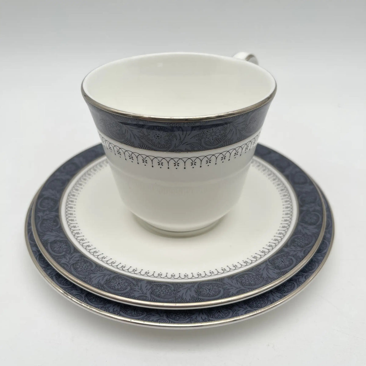 Royal Doulton / Trio 2P + Spare Saucer / Sherbrooke / 1970-1990s / Fine Bone China / England / Cup and saucer, silver, acanthus, blue, Western tableware, 2-piece set / [Vintage]