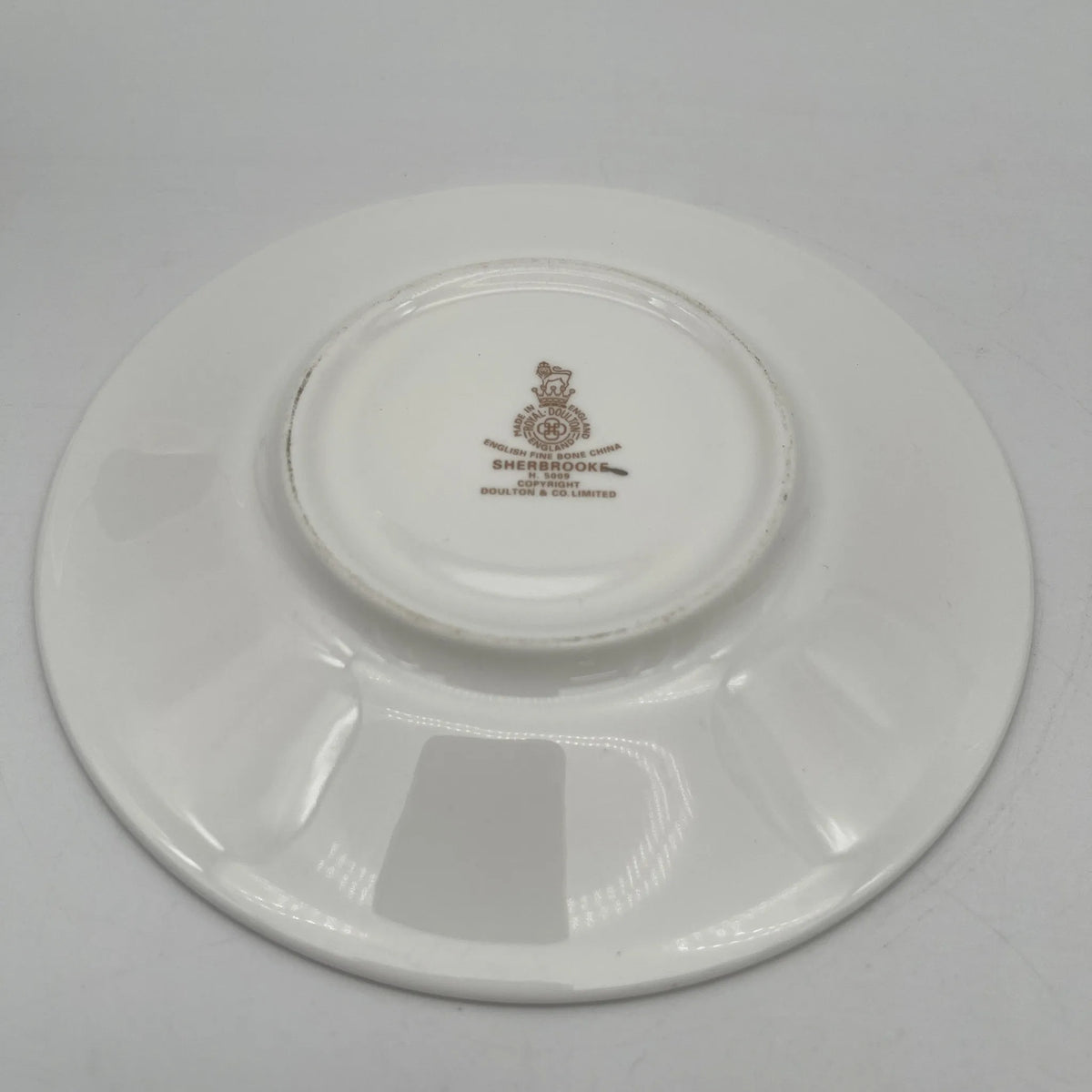 Royal Doulton / Trio 2P + Spare Saucer / Sherbrooke / 1970-1990s / Fine Bone China / England / Cup and saucer, silver, acanthus, blue, Western tableware, 2-piece set / [Vintage]