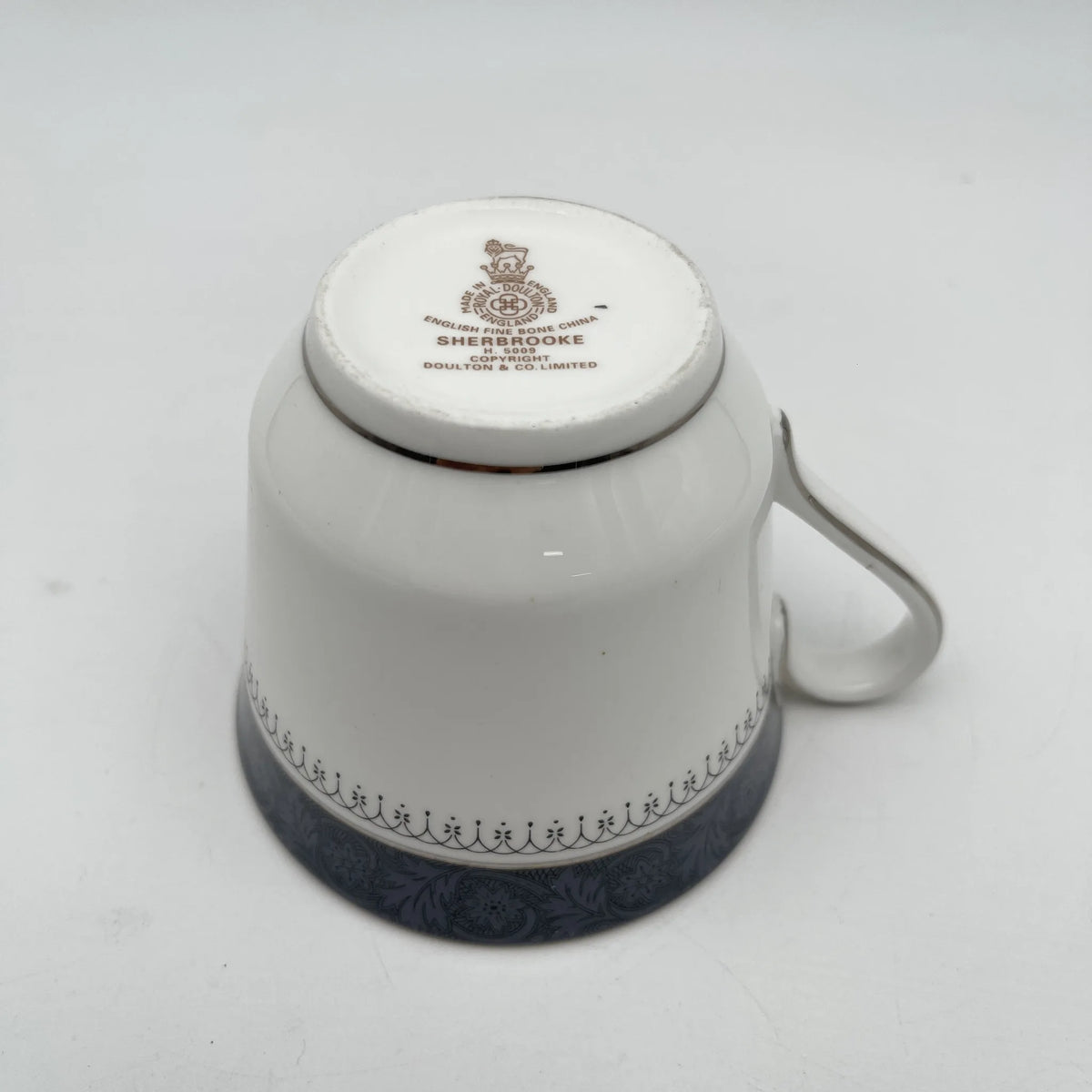 Royal Doulton / Trio 2P + Spare Saucer / Sherbrooke / 1970-1990s / Fine Bone China / England / Cup and saucer, silver, acanthus, blue, Western tableware, 2-piece set / [Vintage]