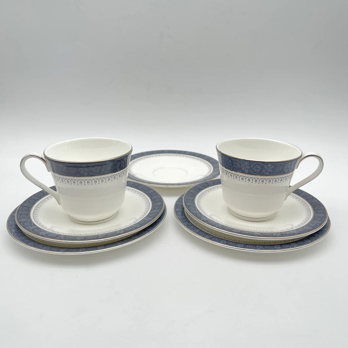 Royal Doulton / Trio 2P + Spare Saucer / Sherbrooke / 1970-1990s / Fine Bone China / England / Cup and saucer, silver, acanthus, blue, Western tableware, 2-piece set / [Vintage]