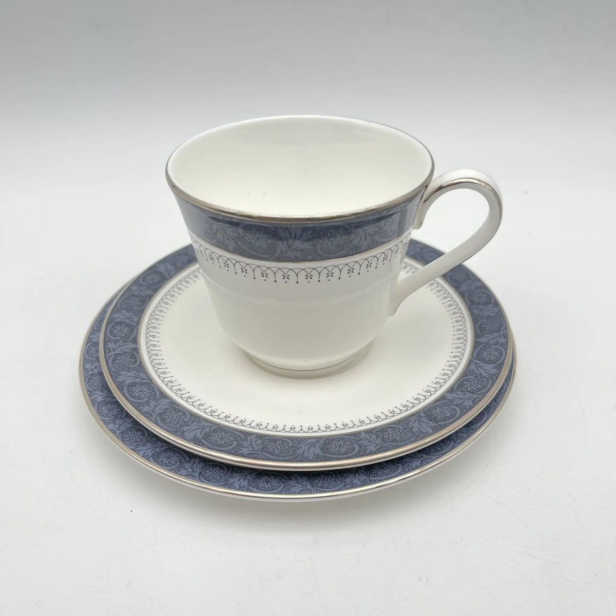 Royal Doulton / Trio 2P + Spare Saucer / Sherbrooke / 1970-1990s / Fine Bone China / England / Cup and saucer, silver, acanthus, blue, Western tableware, 2-piece set / [Vintage]