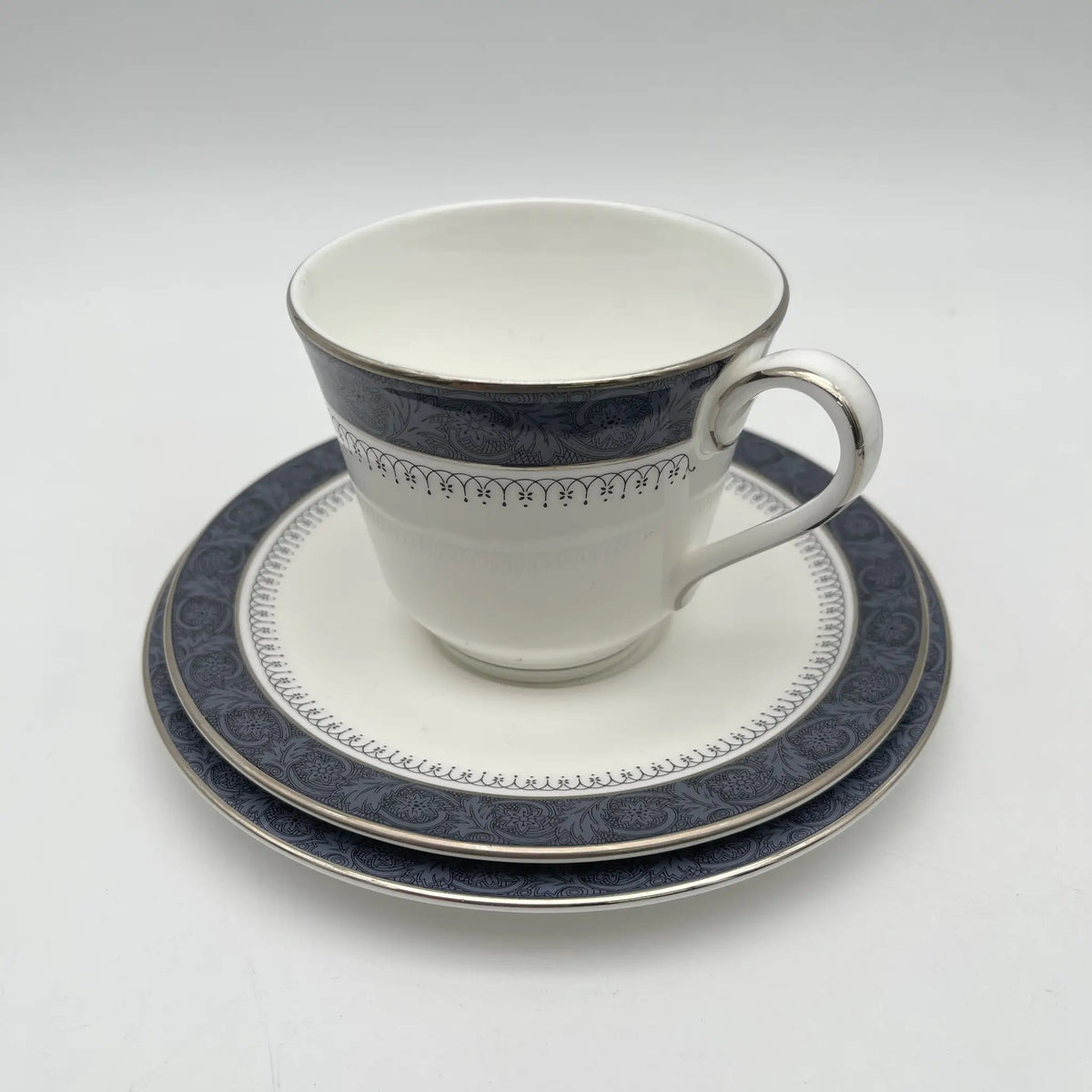 Royal Doulton / Trio 2P + Spare Saucer / Sherbrooke / 1970-1990s / Fine Bone China / England / Cup and saucer, silver, acanthus, blue, Western tableware, 2-piece set / [Vintage]