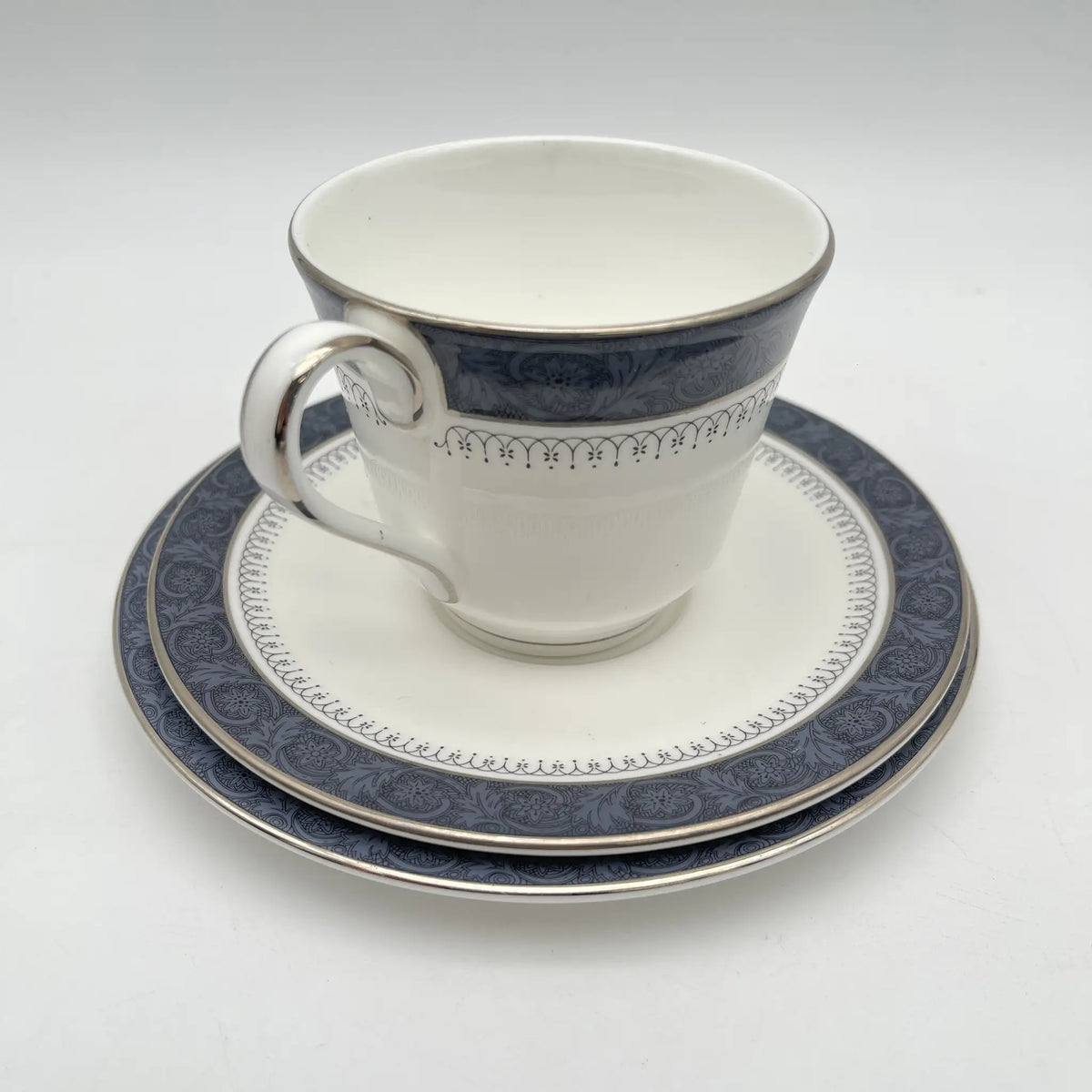 Royal Doulton / Trio 2P + Spare Saucer / Sherbrooke / 1970-1990s / Fine Bone China / England / Cup and saucer, silver, acanthus, blue, Western tableware, 2-piece set / [Vintage]