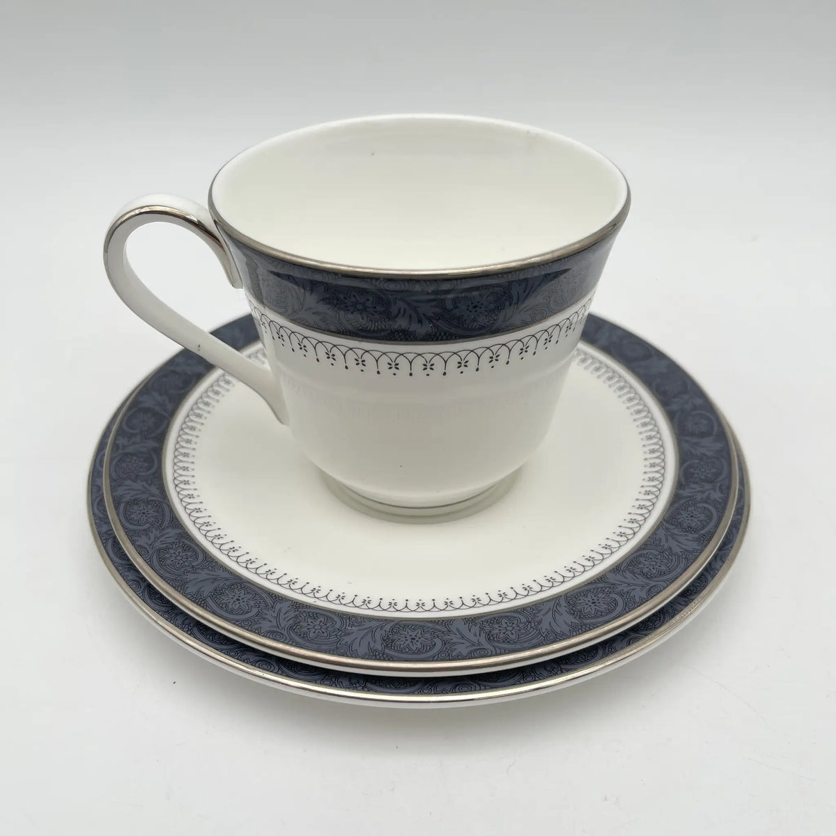 Royal Doulton / Trio 2P + Spare Saucer / Sherbrooke / 1970-1990s / Fine Bone China / England / Cup and saucer, silver, acanthus, blue, Western tableware, 2-piece set / [Vintage]