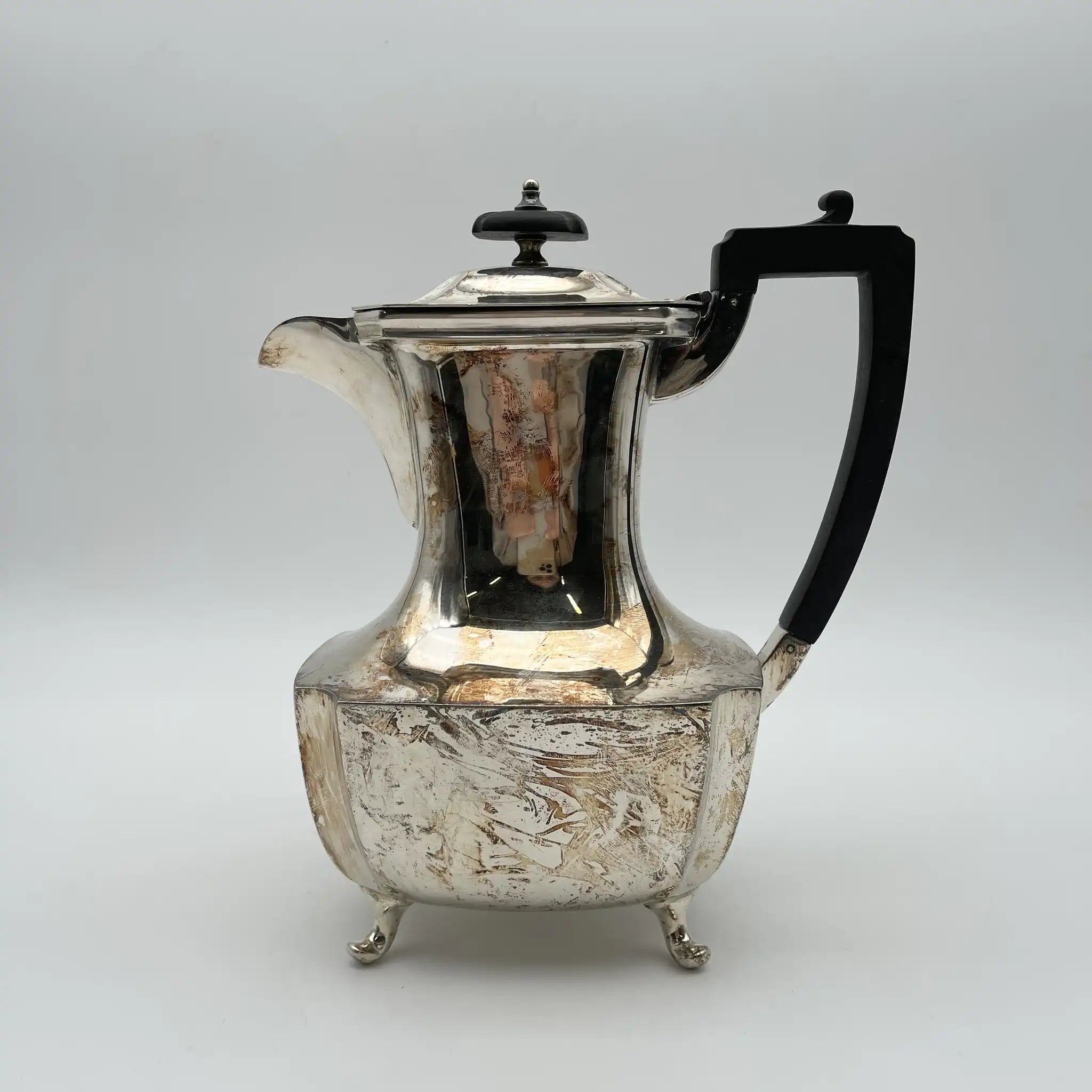 【アンティーク】 コーヒーポット / James Deakin＆Sons (ジェームス・ディーキン＆サンズ) / 20世紀初頭 (推定) / シルバープレート / イギリス / EPNS, 脚付, 硬ろう付け
