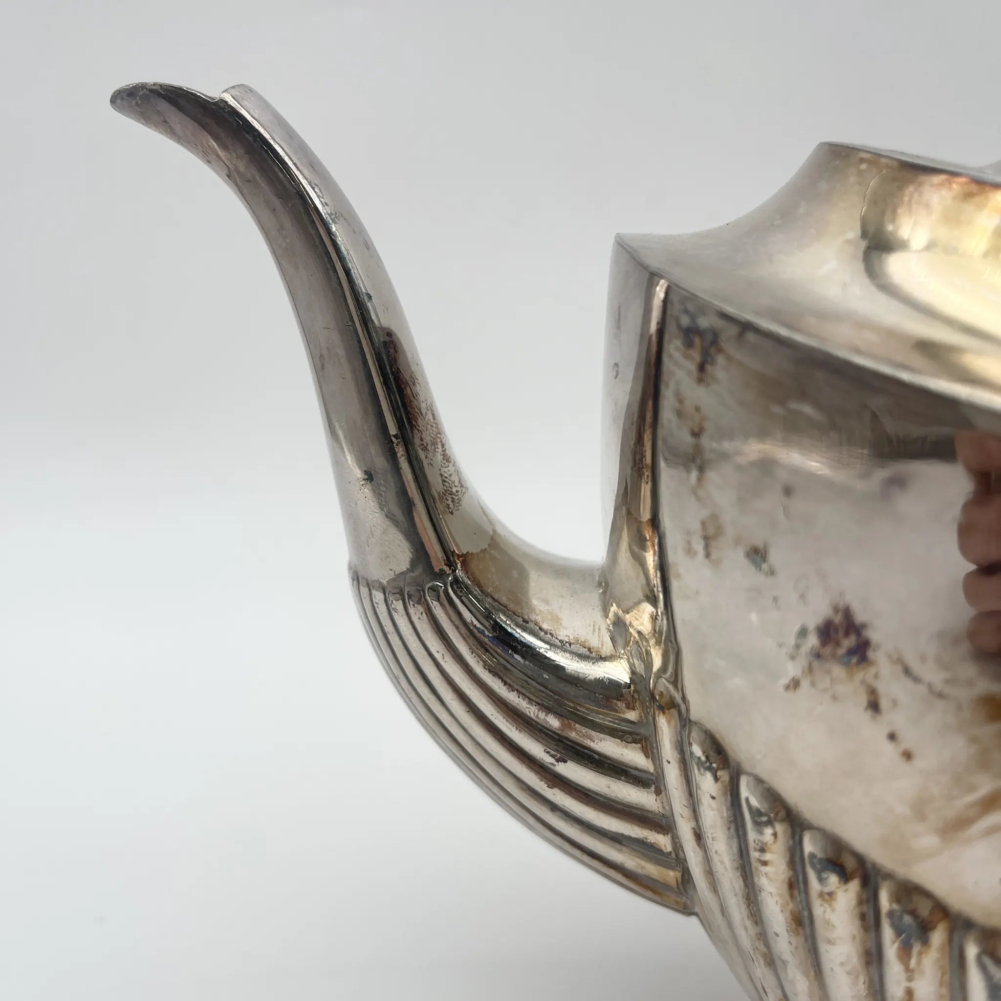 [Antique] Teapot / Estimated early 20C / Silver plate / England / EPBM, fluting