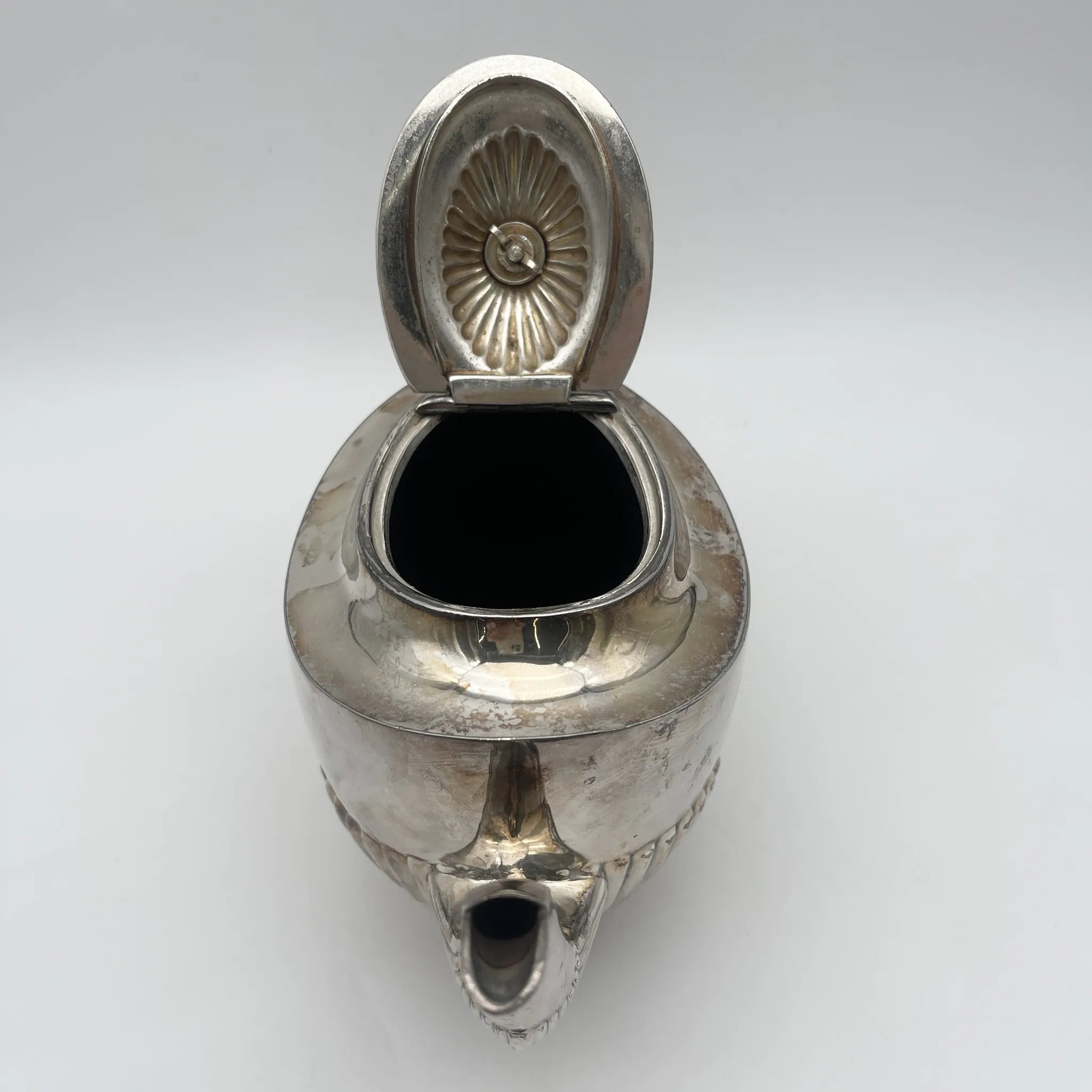 [Antique] Teapot / Estimated early 20C / Silver plate / England / EPBM, fluting