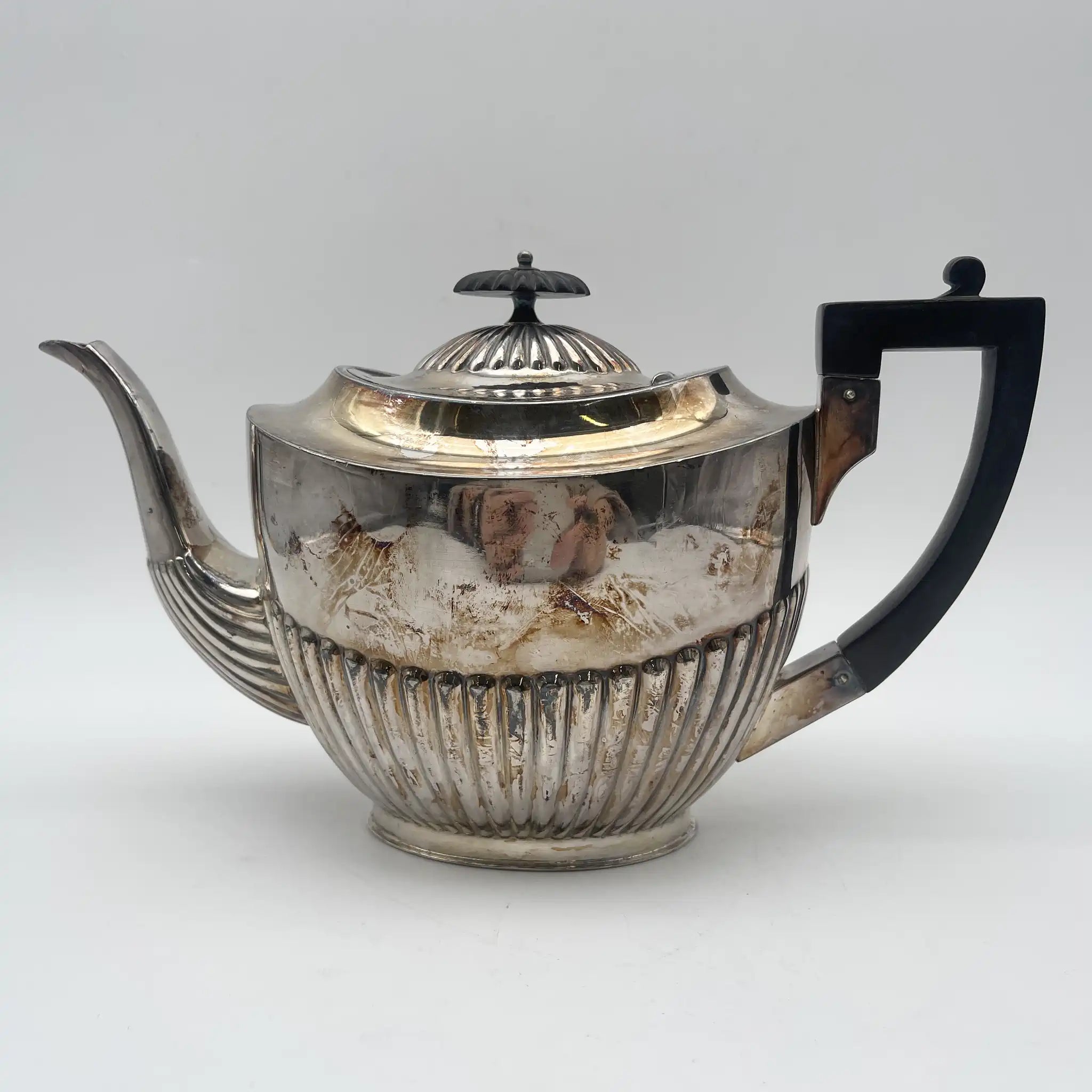 【アンティーク】 ティーポット / 20世紀初頭 (推定) / シルバープレート / イギリス / EPBM, フルーティング