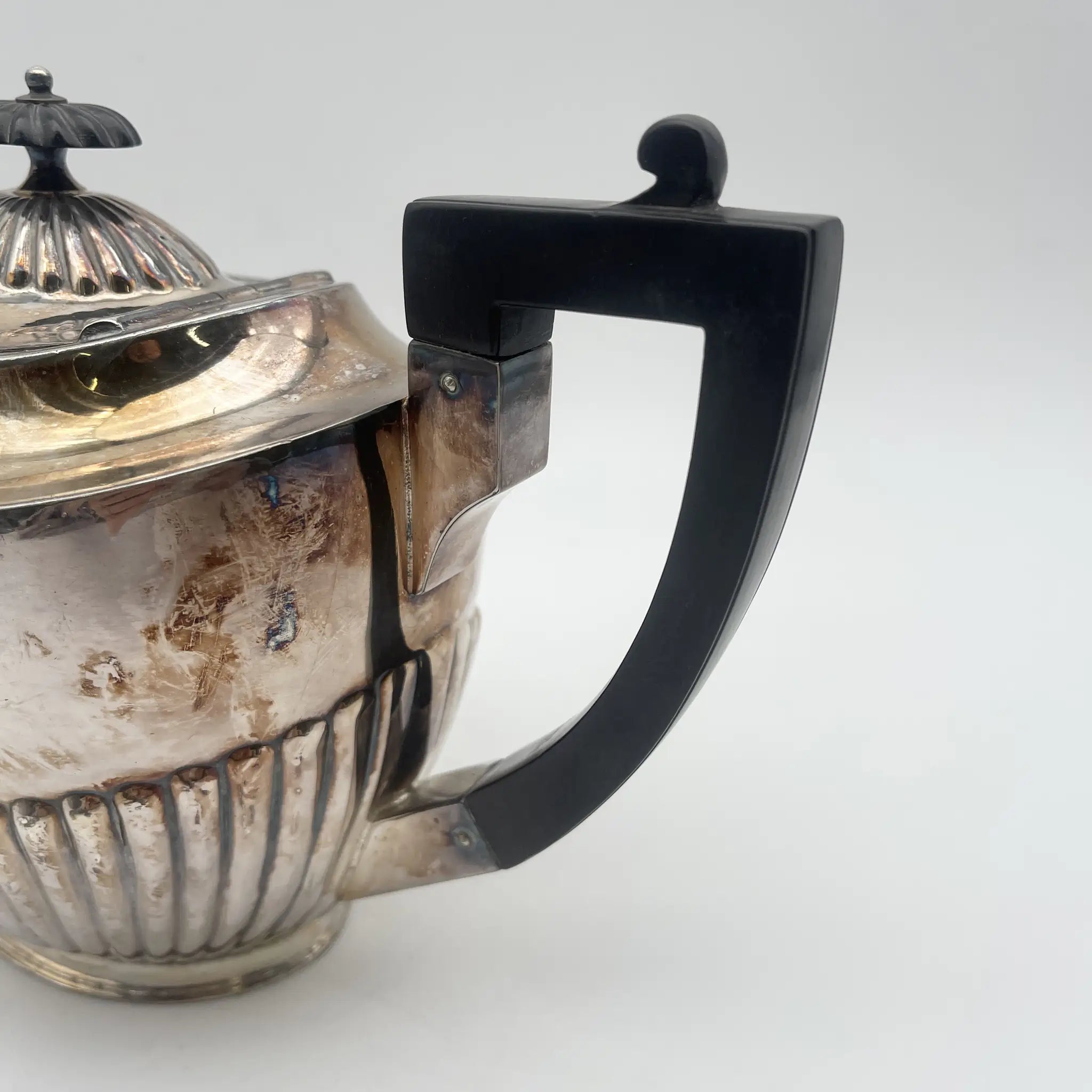 [Antique] Teapot / Estimated early 20C / Silver plate / England / EPBM, fluting