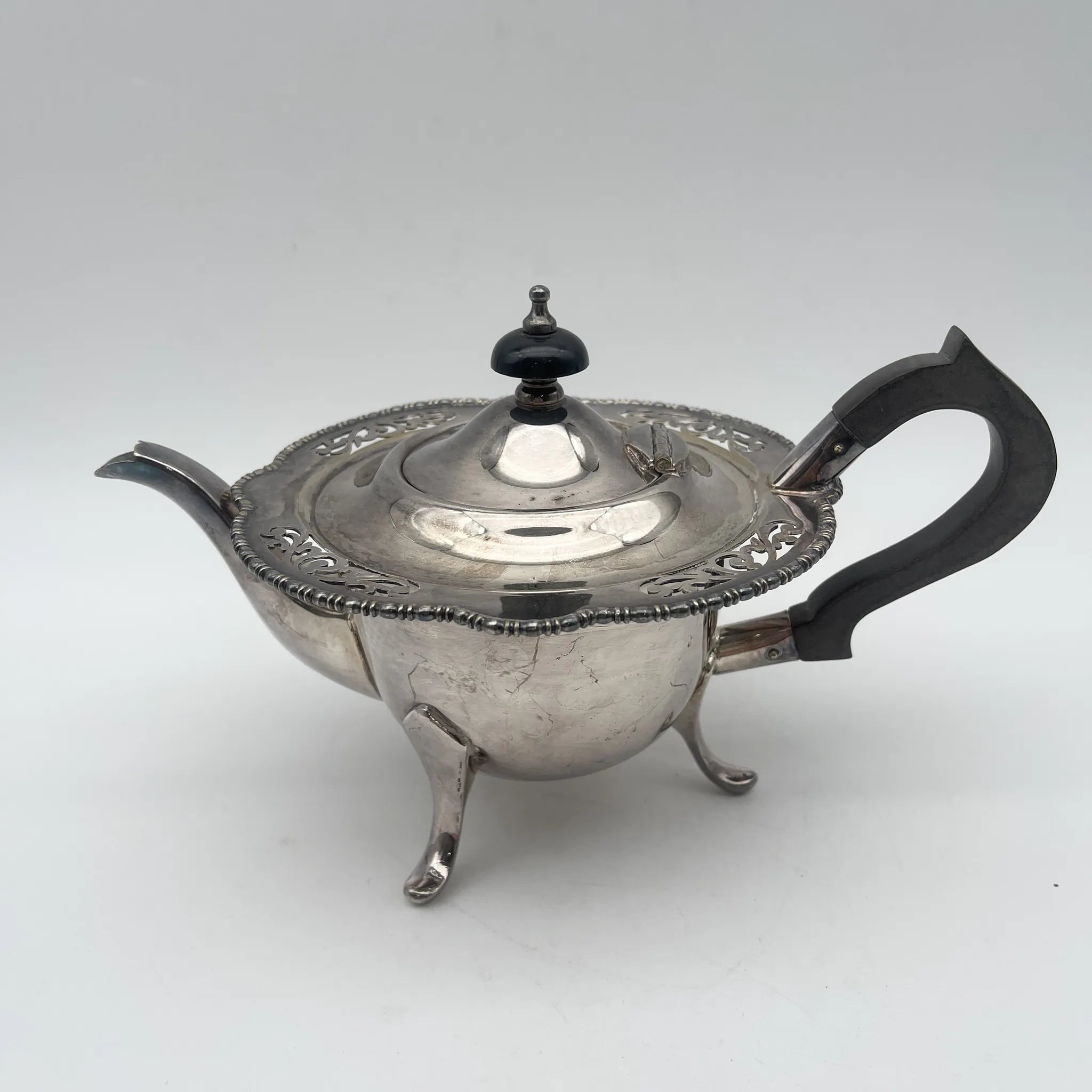 【アンティーク】 ティーポット / 20世紀初頭 (推定) / シルバープレート / イギリス / EPNS, 脚付, 透かし彫り