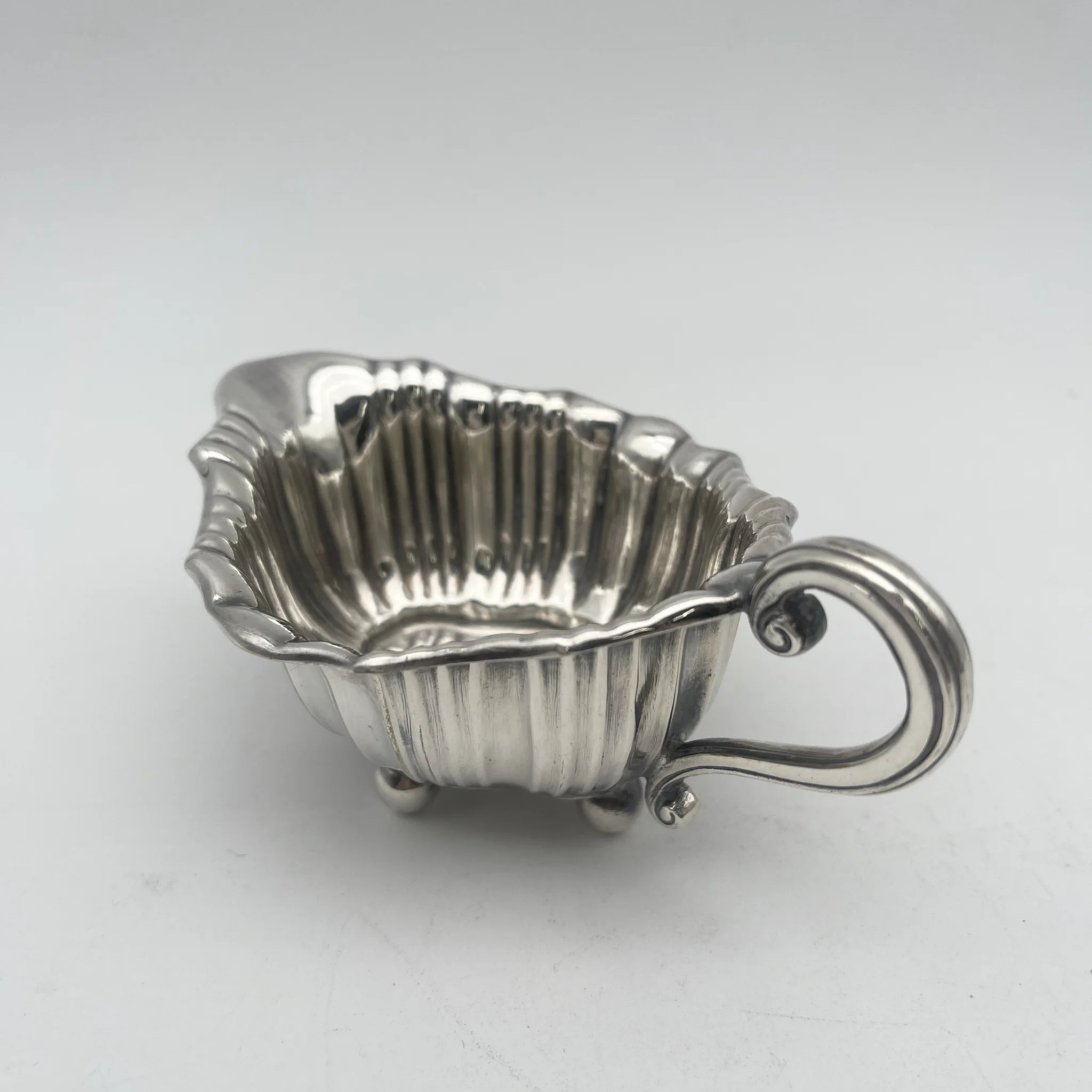 [Antique] Source boat / Daniel & Arter / Estimated early 20C / Silver plate / England / EPNS, scalloped edge, fluting