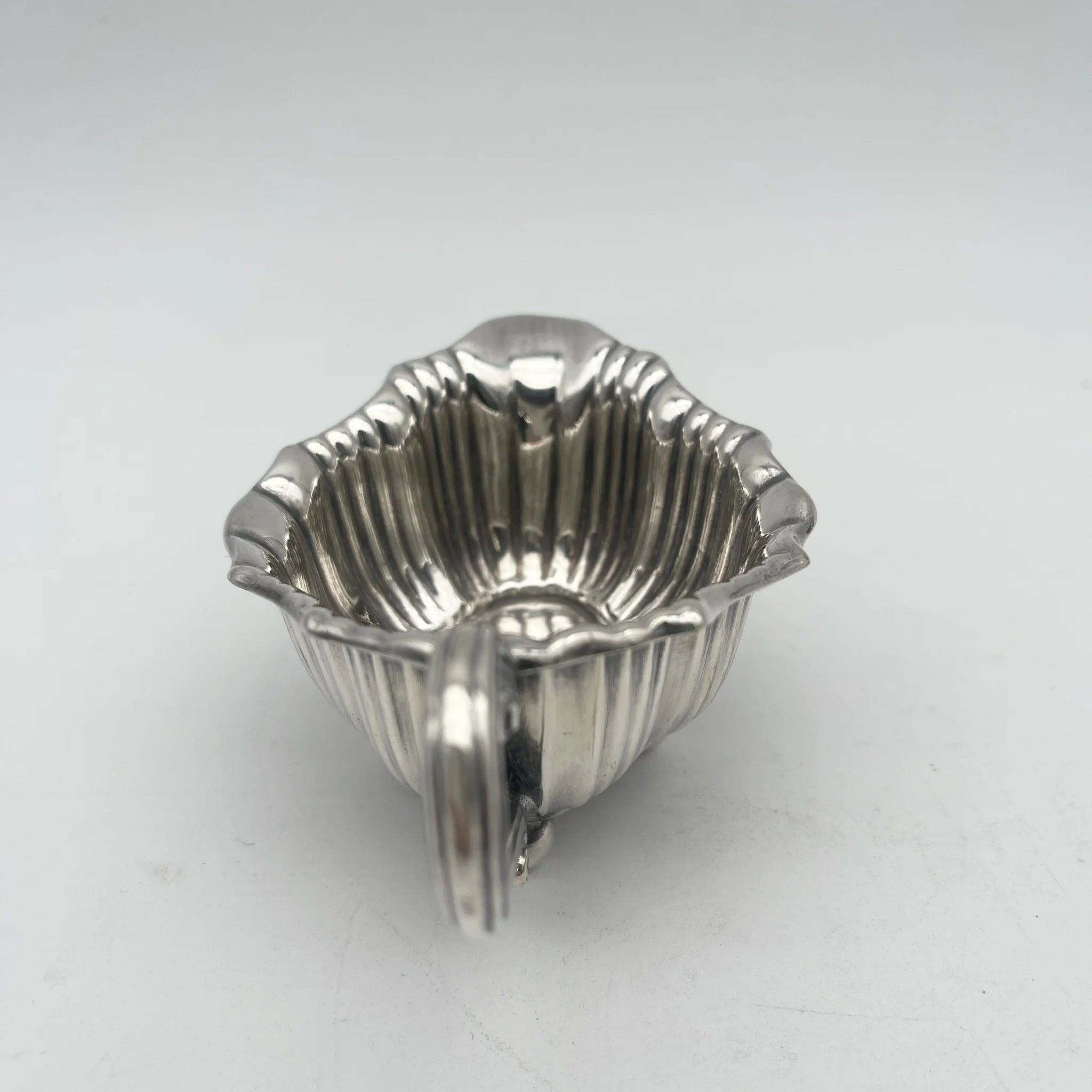 [Antique] Source boat / Daniel & Arter / Estimated early 20C / Silver plate / England / EPNS, scalloped edge, fluting