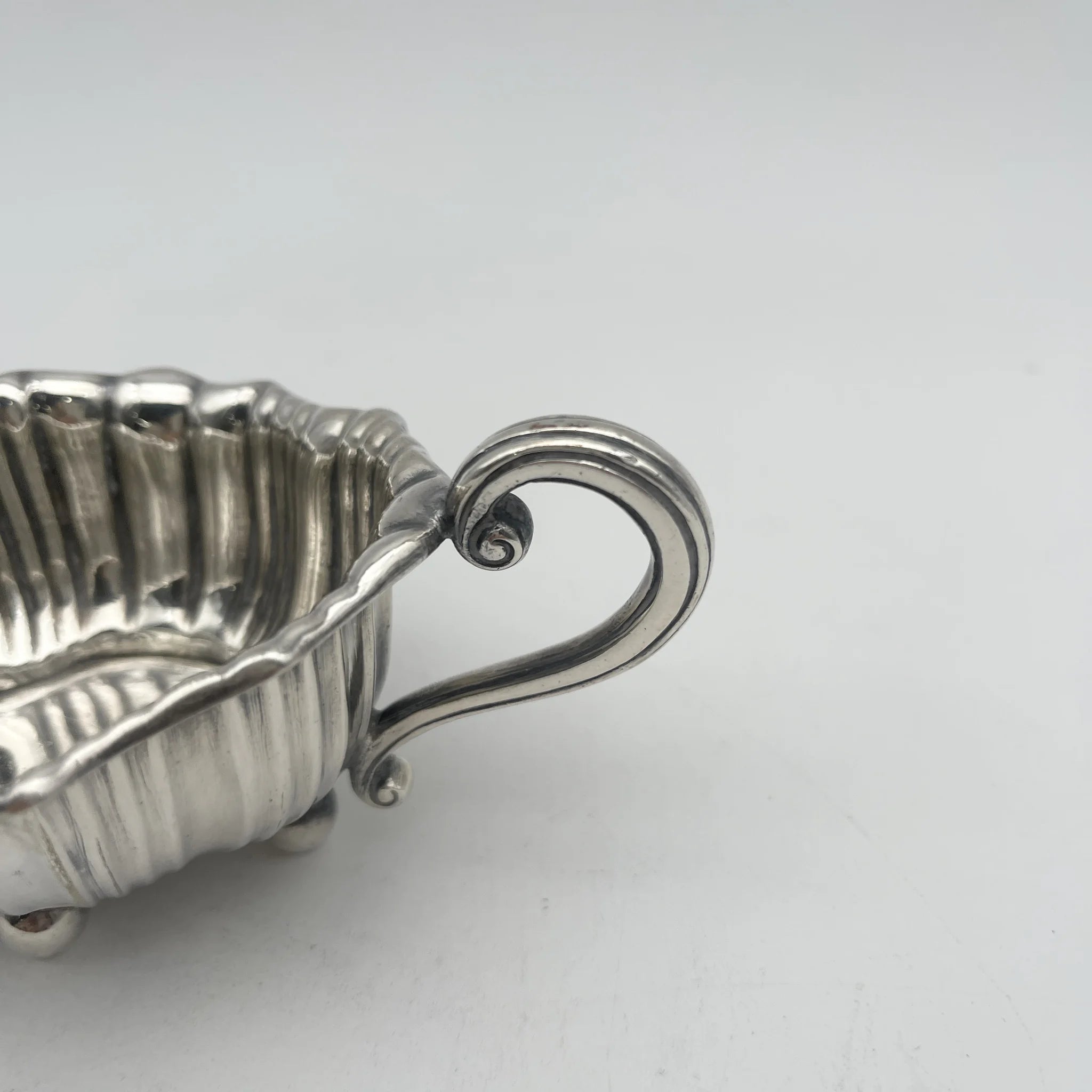 [Antique] Source boat / Daniel & Arter / Estimated early 20C / Silver plate / England / EPNS, scalloped edge, fluting
