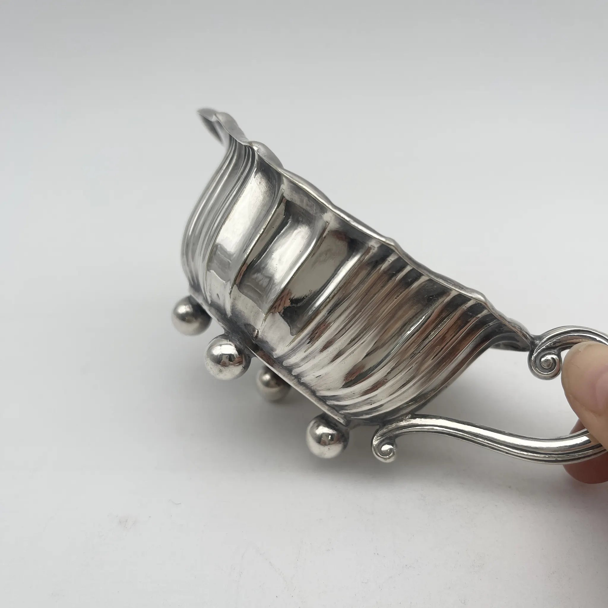 [Antique] Source boat / Daniel & Arter / Estimated early 20C / Silver plate / England / EPNS, scalloped edge, fluting