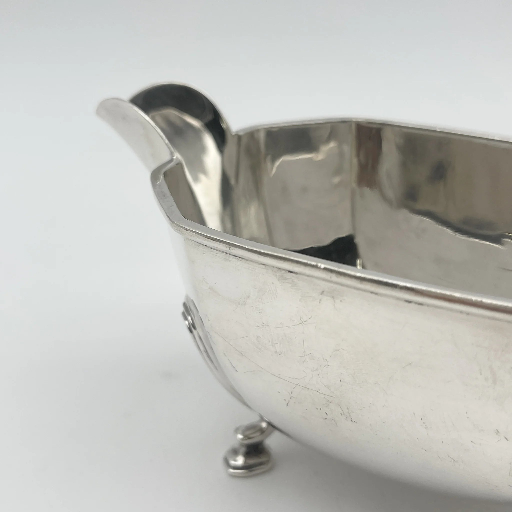 [Vintage] Creamer (milk pitcher) / Art Deco / Estimated 1930s / Silver plate / England / EPNS, with legs, octogonal