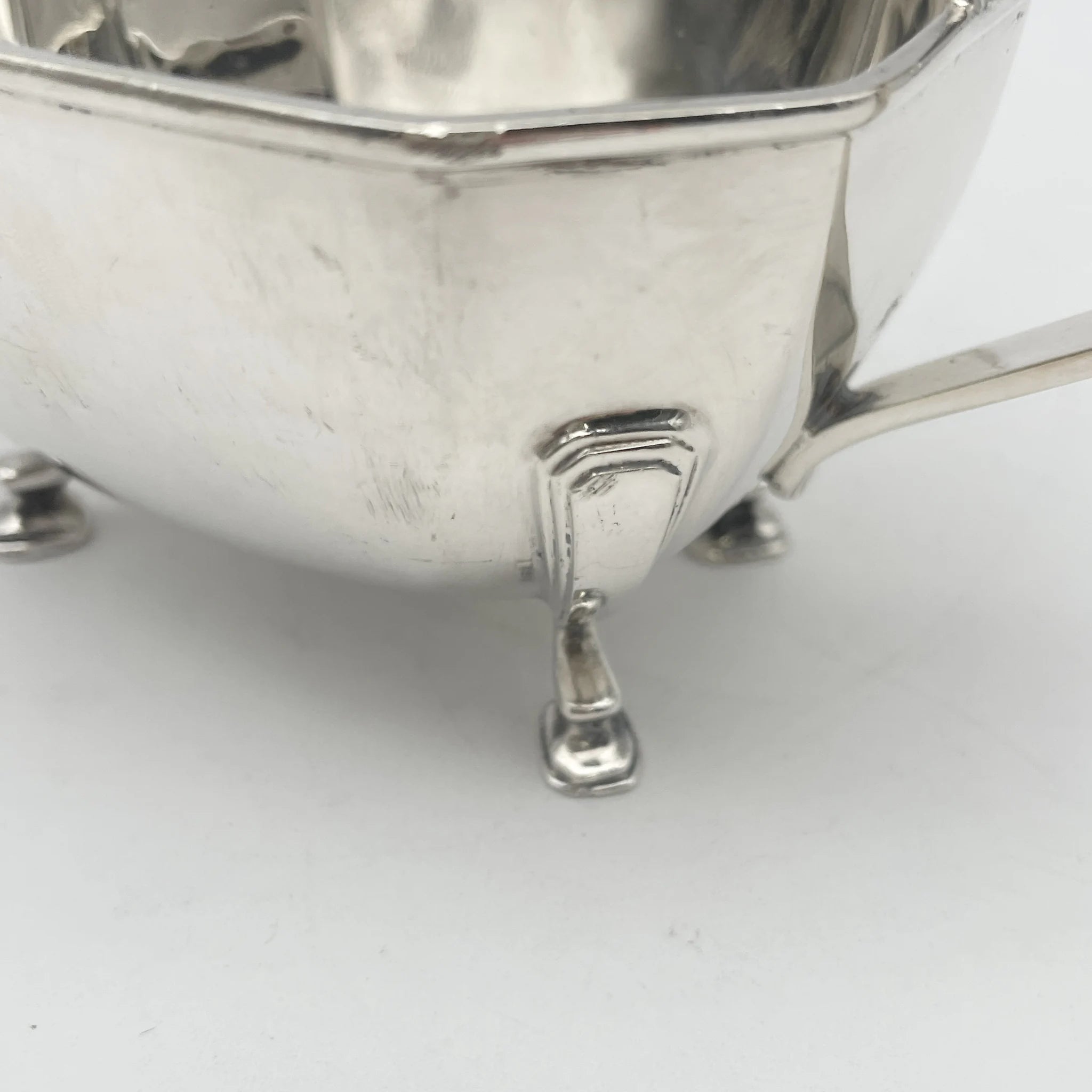 [Vintage] Creamer (milk pitcher) / Art Deco / Estimated 1930s / Silver plate / England / EPNS, with legs, octogonal