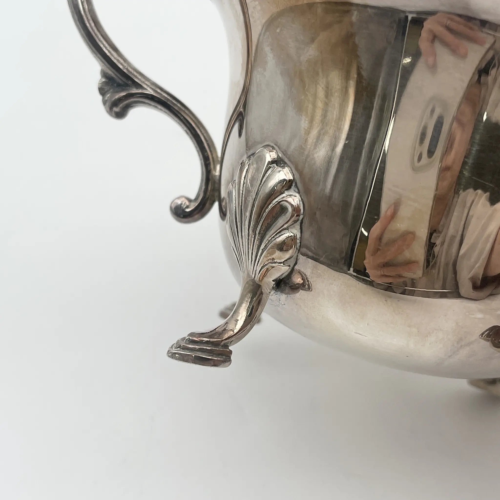 [Antique] Sugar Bowl (Sugar Pot) / Northern Goldsmiths / Ducal Plate / Estimated early 20C / Silver plate / England / Double handle, with legs, scalloped edge