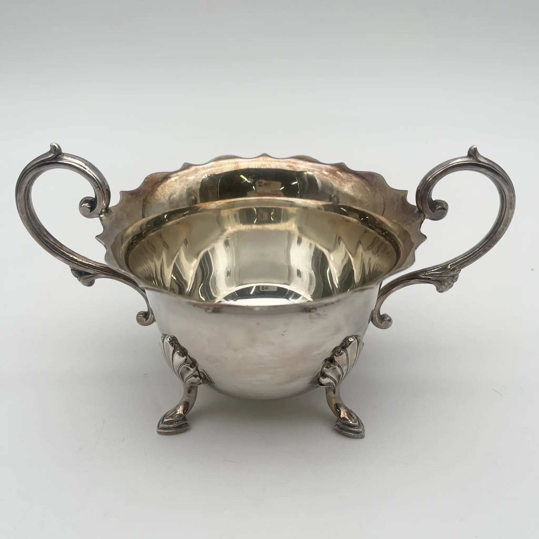[Antique] Sugar Bowl (Sugar Pot) / Northern Goldsmiths / Ducal Plate / Estimated early 20C / Silver plate / England / Double handle, with legs, scalloped edge
