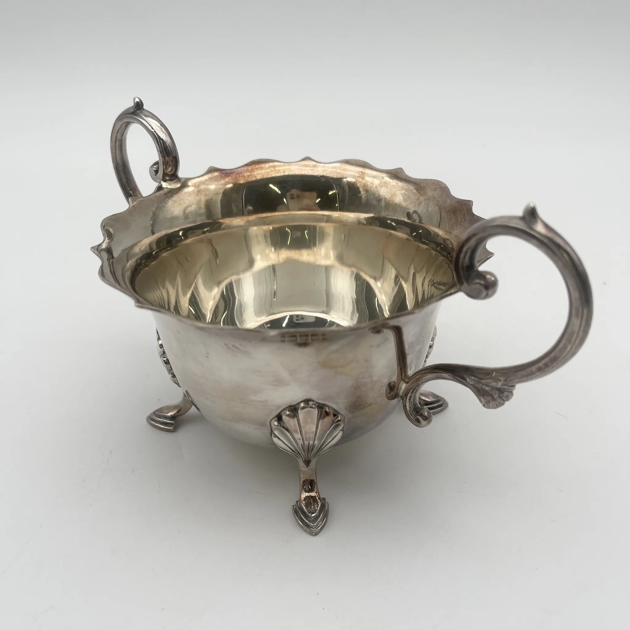 [Antique] Sugar Bowl (Sugar Pot) / Northern Goldsmiths / Ducal Plate / Estimated early 20C / Silver plate / England / Double handle, with legs, scalloped edge