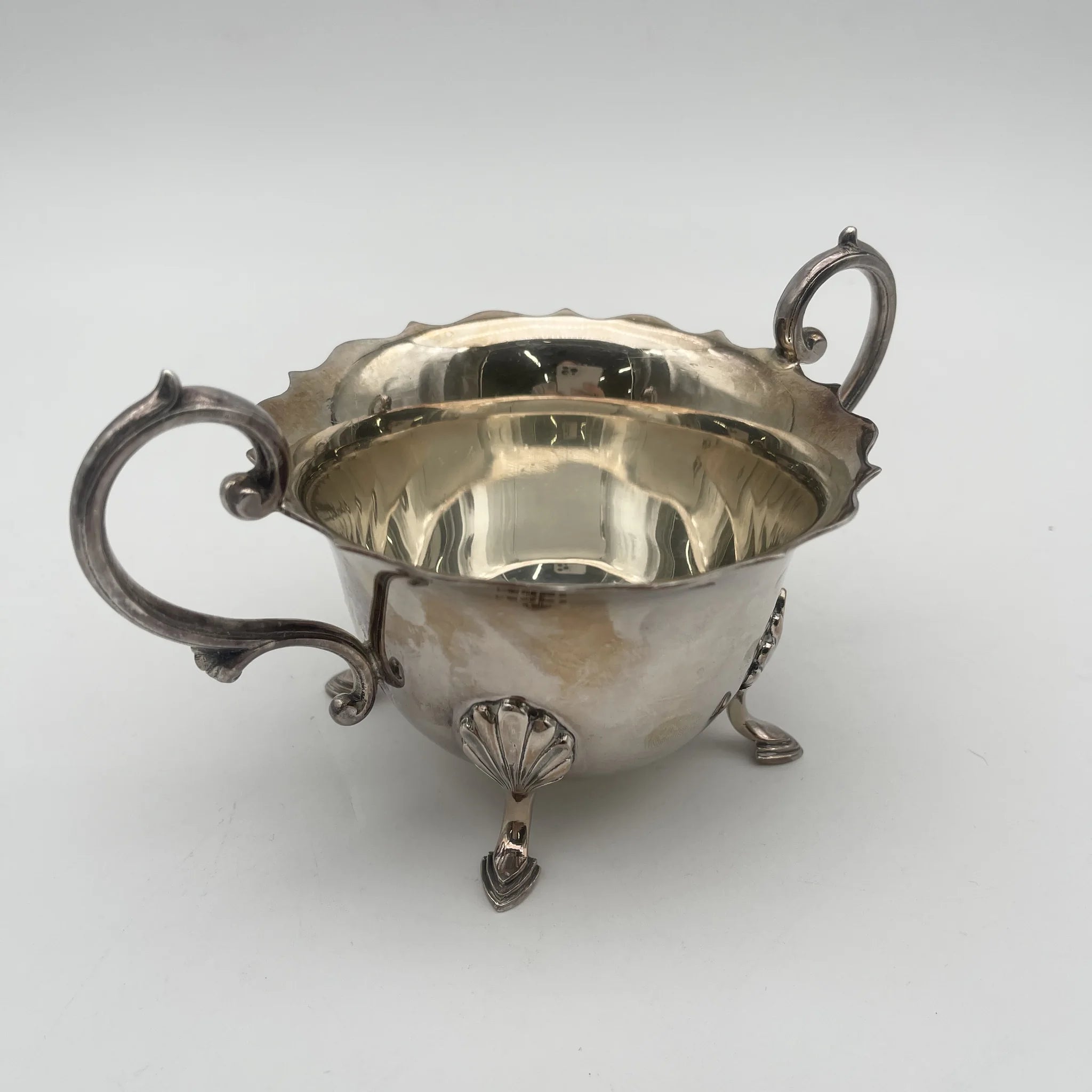 [Antique] Sugar Bowl (Sugar Pot) / Northern Goldsmiths / Ducal Plate / Estimated early 20C / Silver plate / England / Double handle, with legs, scalloped edge