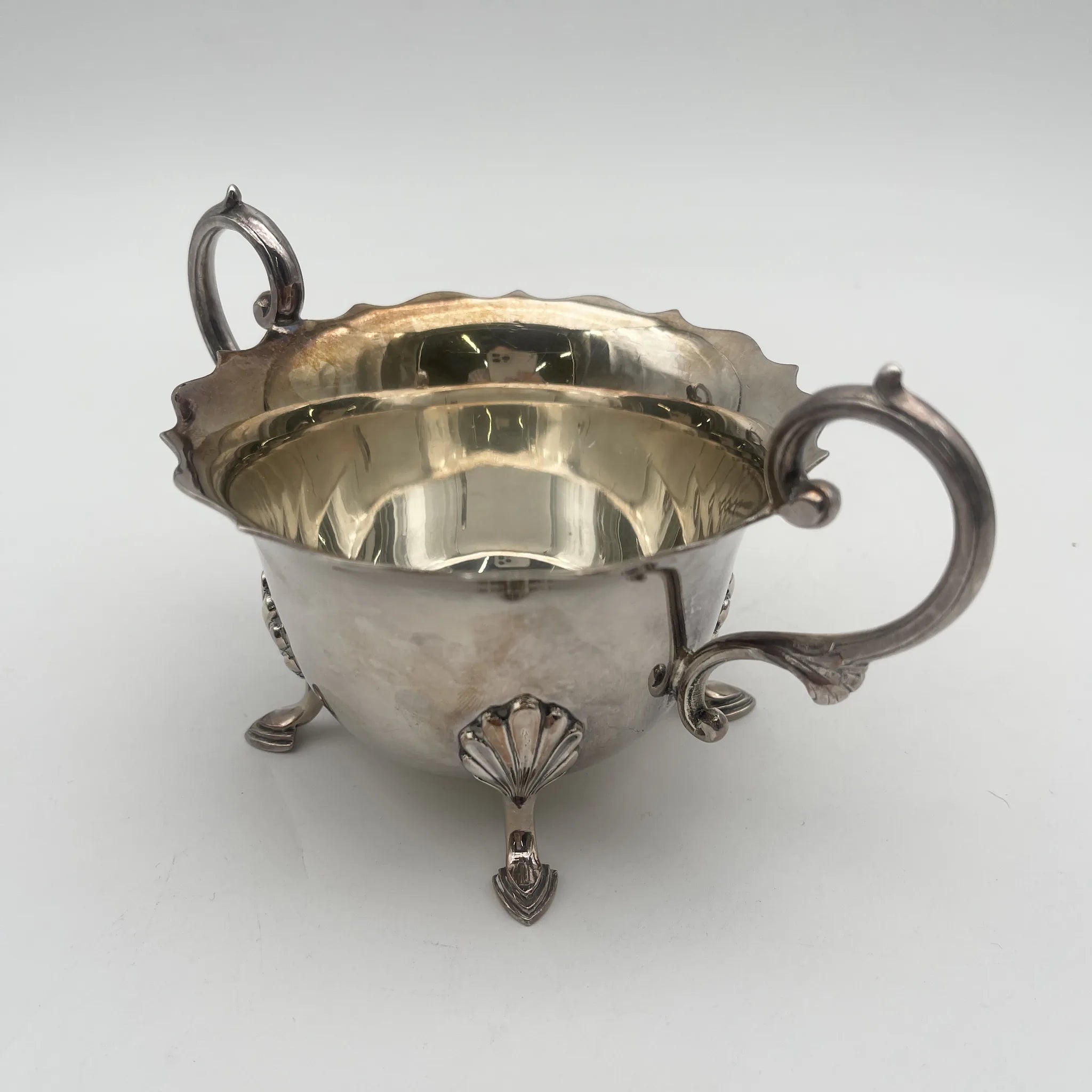 [Antique] Sugar Bowl (Sugar Pot) / Northern Goldsmiths / Ducal Plate / Estimated early 20C / Silver plate / England / Double handle, with legs, scalloped edge