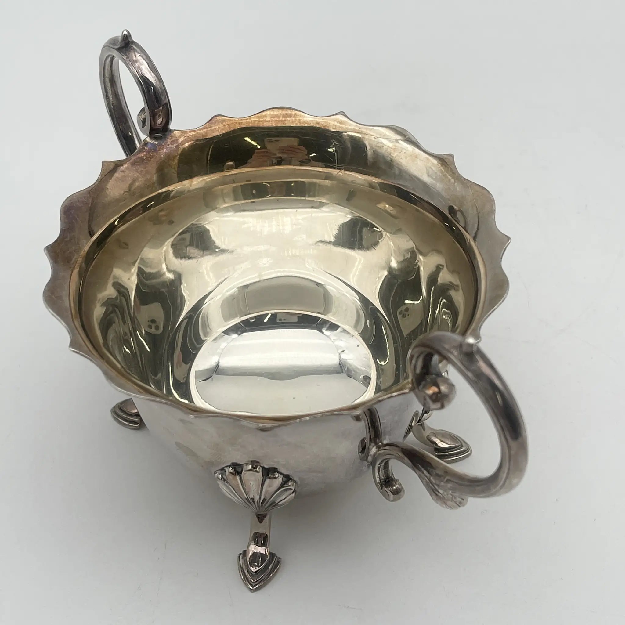 [Antique] Sugar Bowl (Sugar Pot) / Northern Goldsmiths / Ducal Plate / Estimated early 20C / Silver plate / England / Double handle, with legs, scalloped edge
