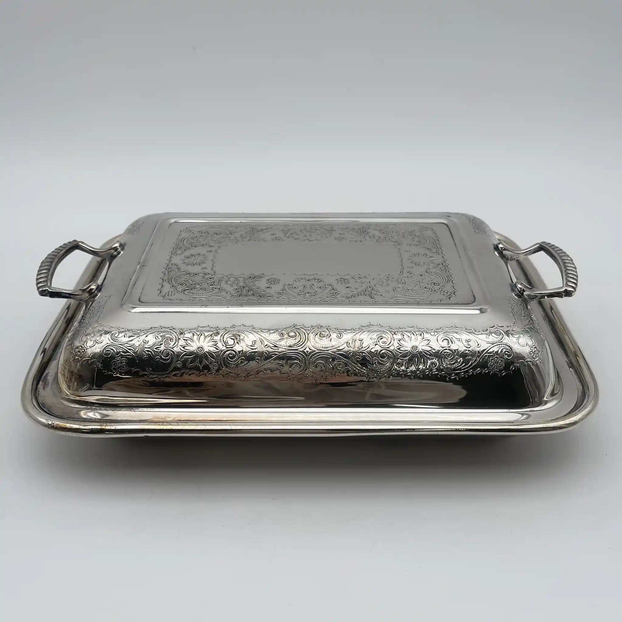 [Vintage] Entre dish (platter with lid) / Cavalier / Estimated mid-20C / Silver plate / England / Engraving, Gadrun
