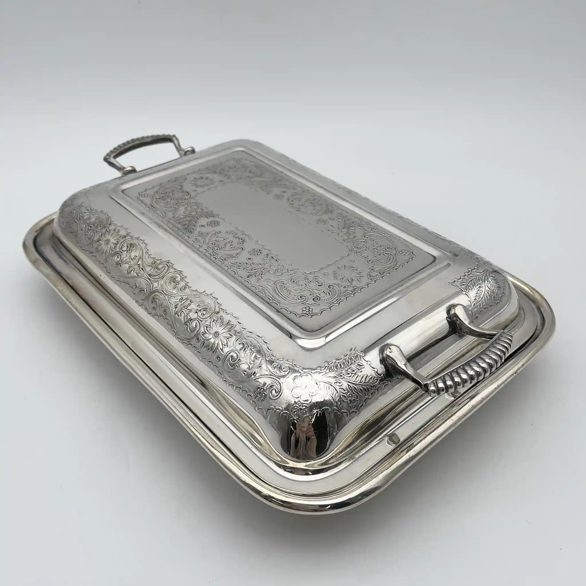 [Vintage] Entre dish (platter with lid) / Cavalier / Estimated mid-20C / Silver plate / England / Engraving, Gadrun