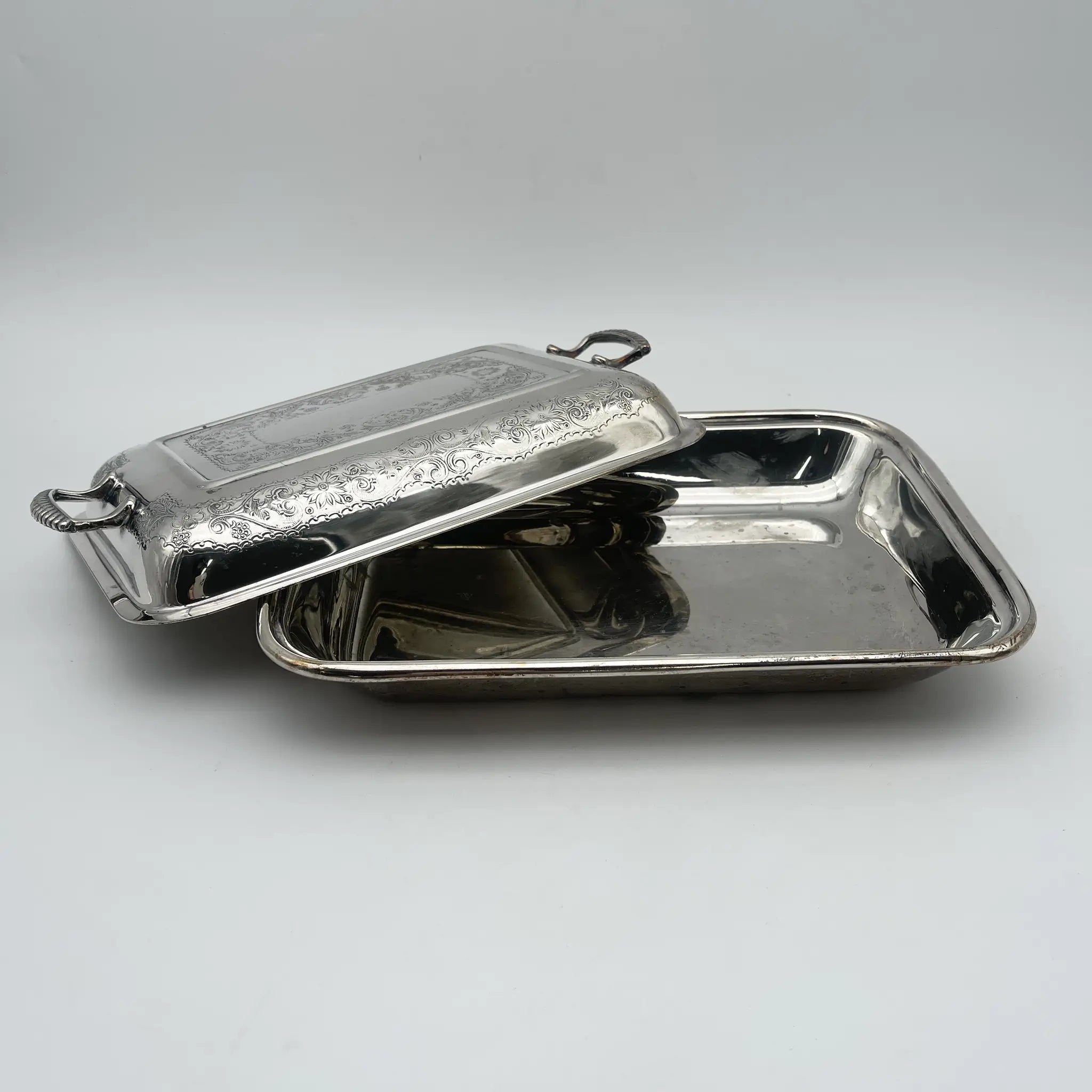 [Vintage] Entre dish (platter with lid) / Cavalier / Estimated mid-20C / Silver plate / England / Engraving, Gadrun