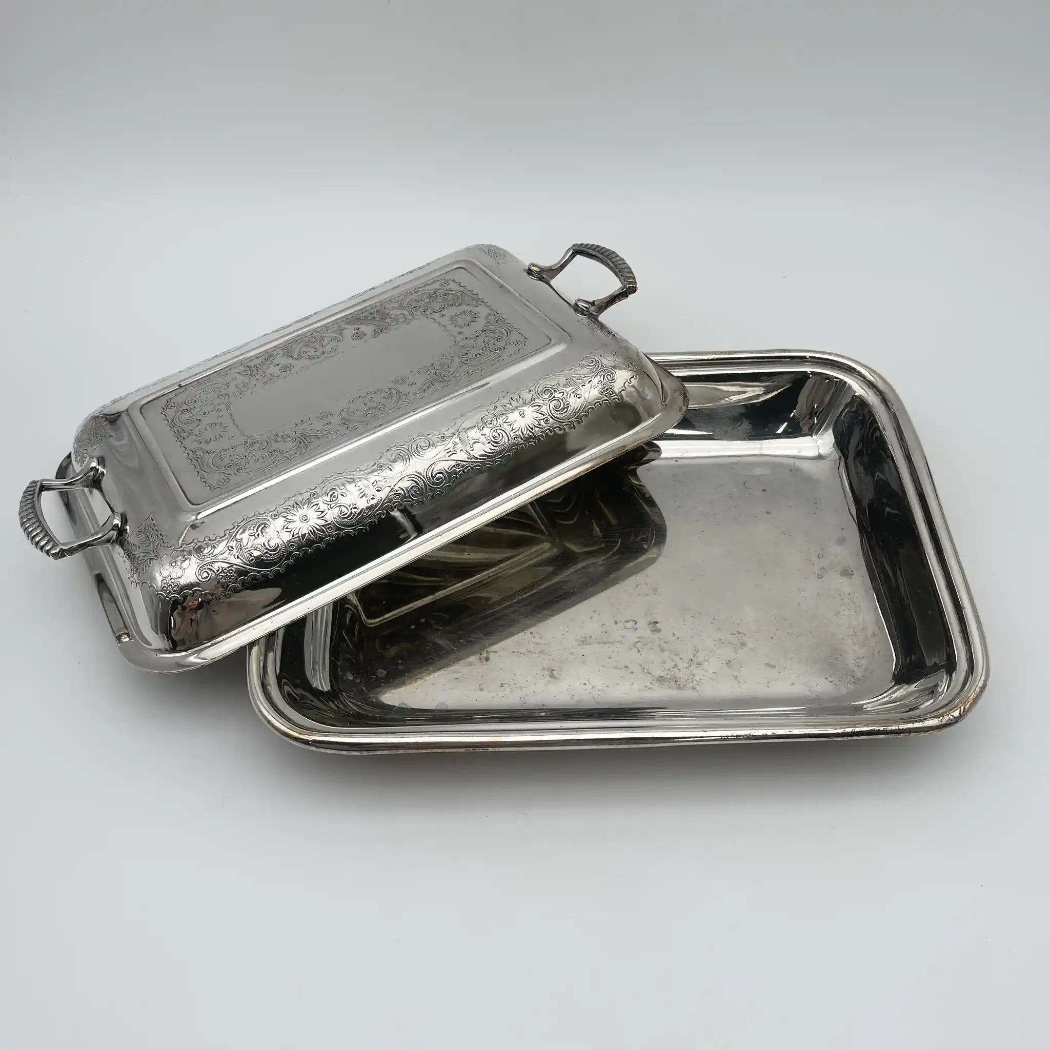 [Vintage] Entre dish (platter with lid) / Cavalier / Estimated mid-20C / Silver plate / England / Engraving, Gadrun