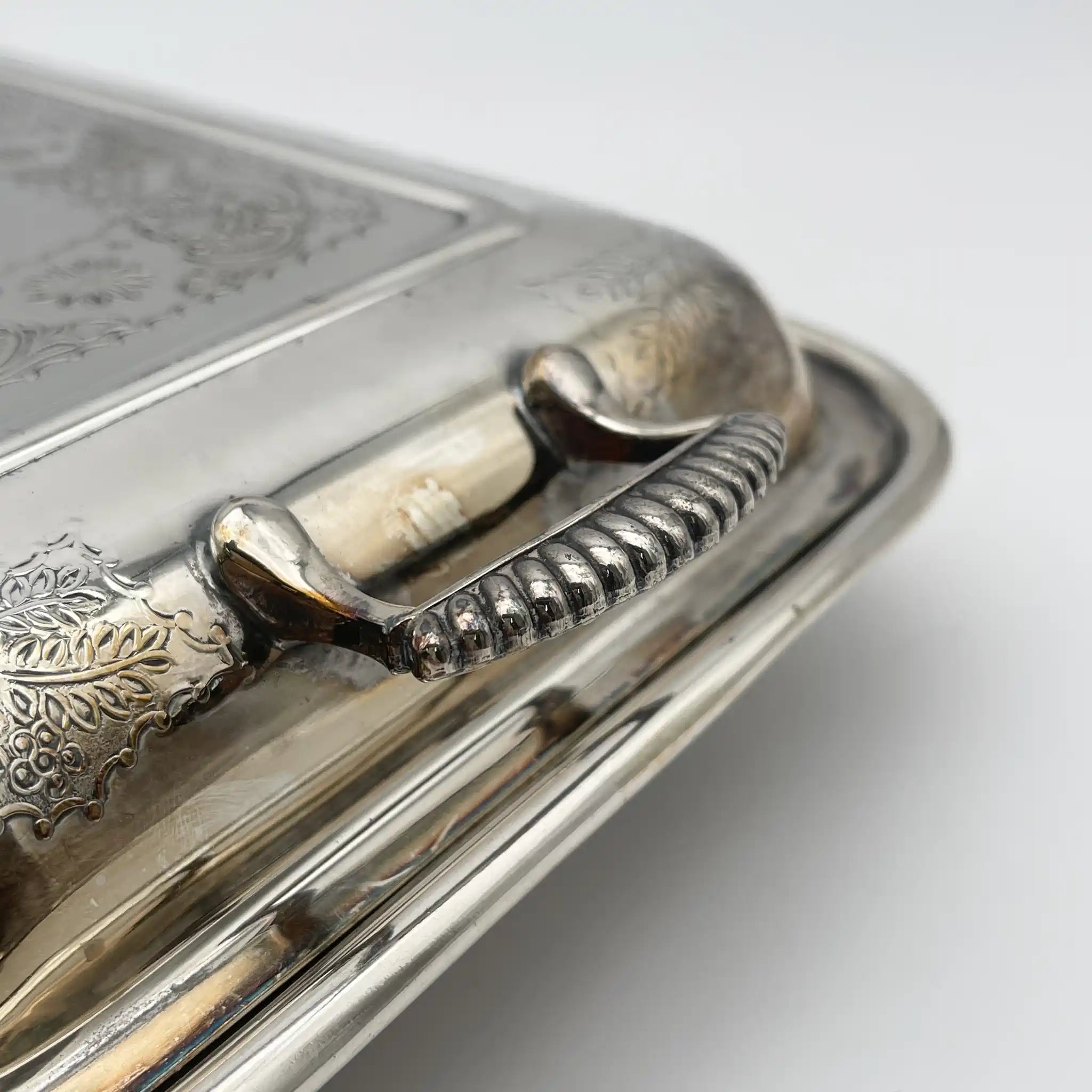 [Vintage] Entre dish (platter with lid) / Cavalier / Estimated mid-20C / Silver plate / England / Engraving, Gadrun