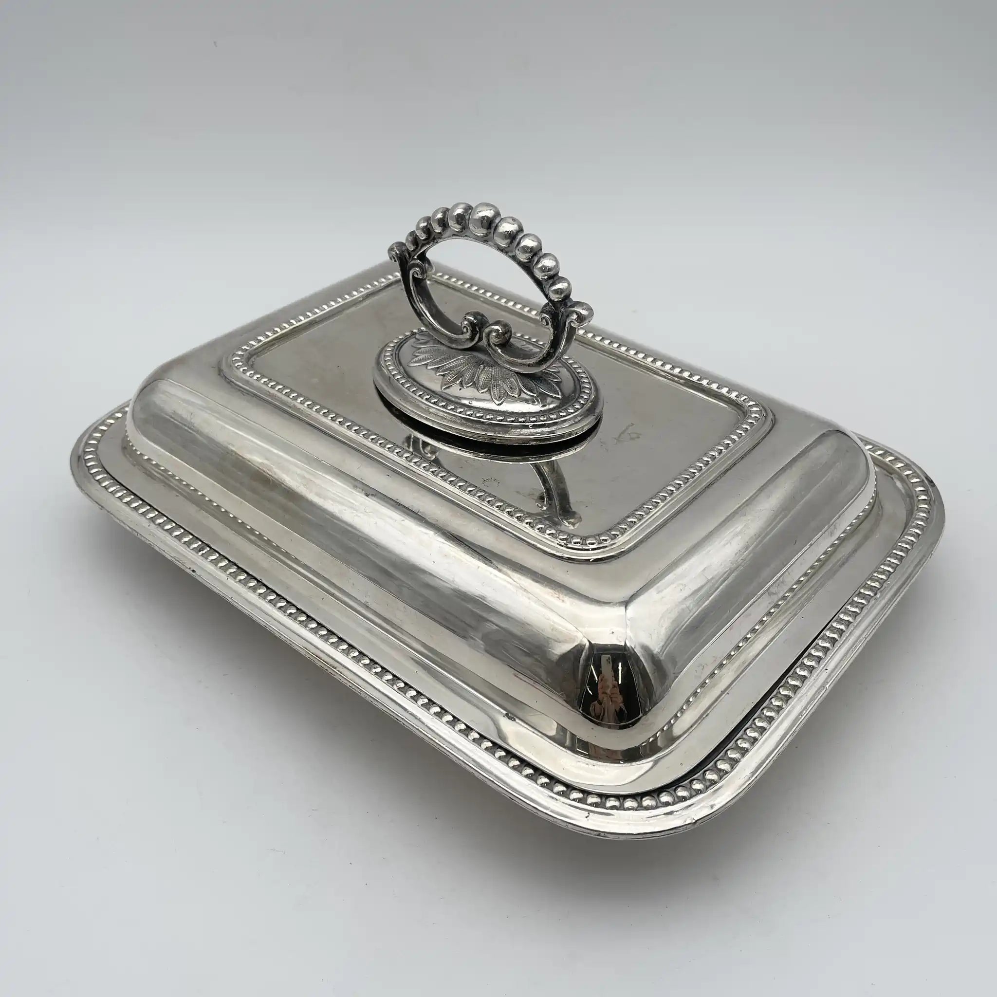 [Antique] Entre dish (large plate with lid) / Estimated early 20C / Silver plate / England / Acanthus, Gadrun, Detachable handle