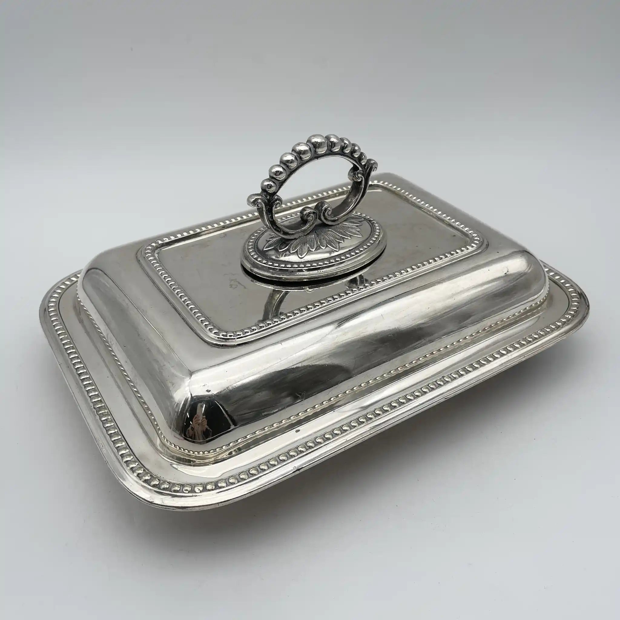 [Antique] Entre dish (large plate with lid) / Estimated early 20C / Silver plate / England / Acanthus, Gadrun, Detachable handle