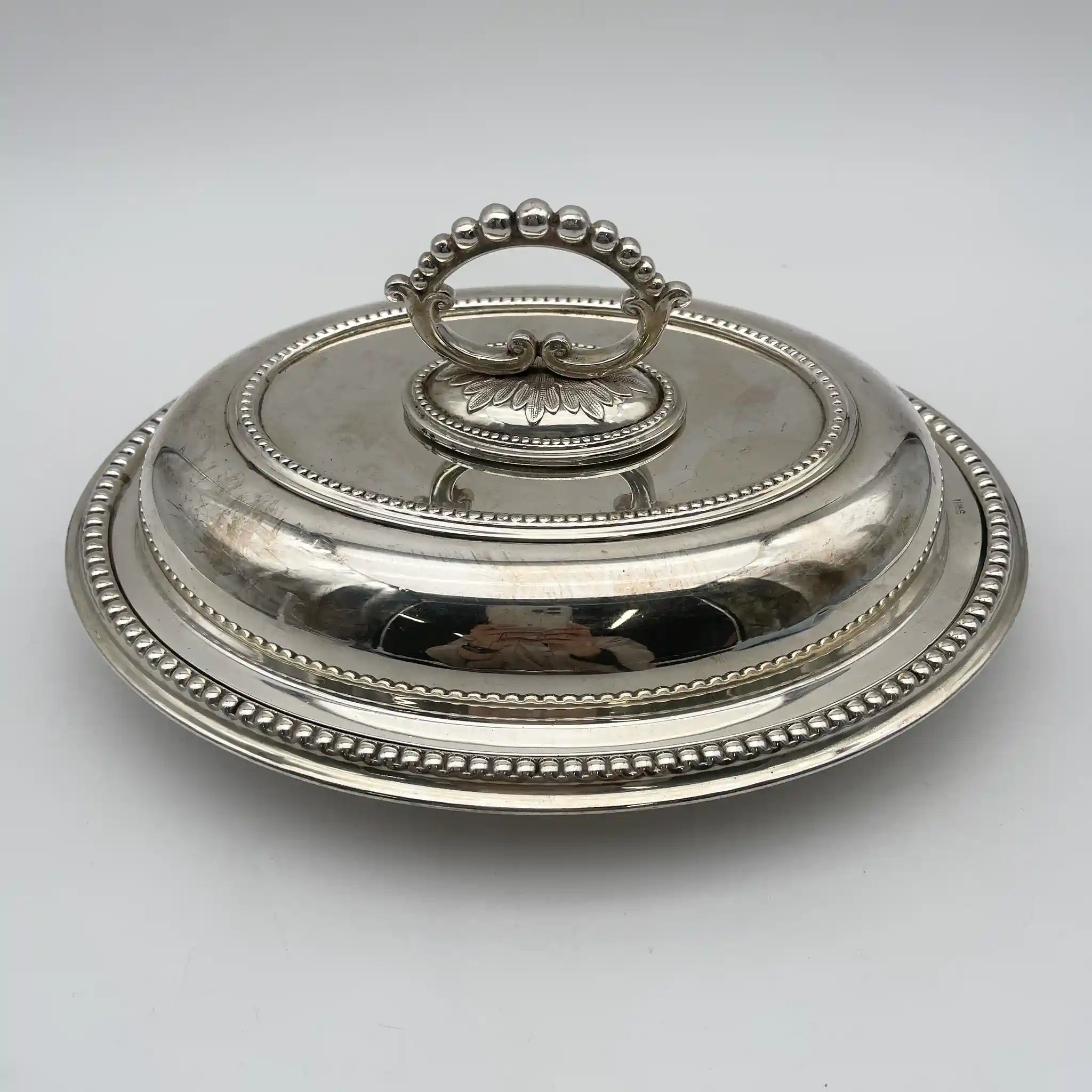 [Antique] Entre dish (large plate with lid) / Estimated early 20C / Silver plate / England / Acanthus, Gadrun, Detachable handle