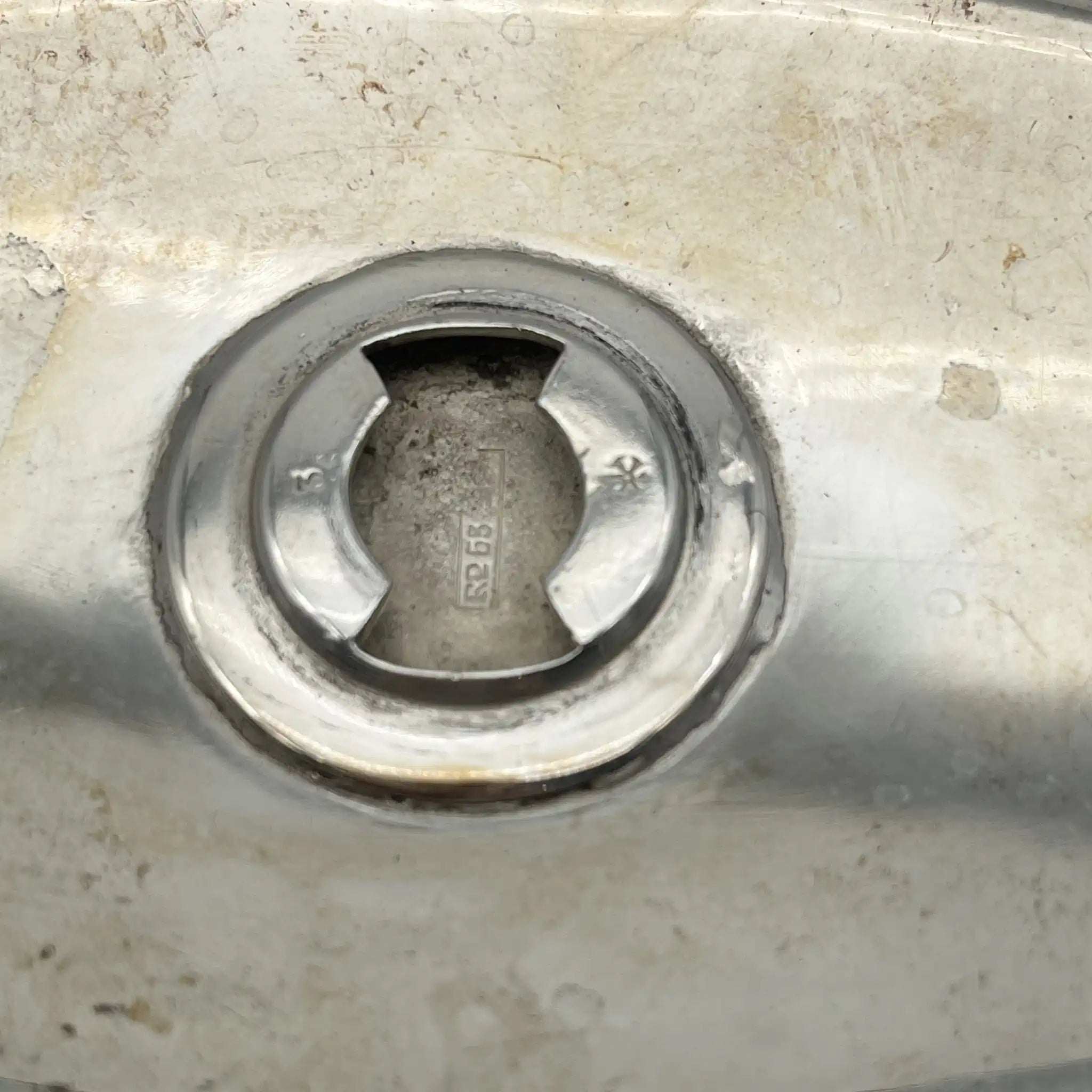 [Antique] Entre dish (platter with lid) / William Hutton & Sons / Estimated early 20C / Silver plate / England / EPBM, removable handle