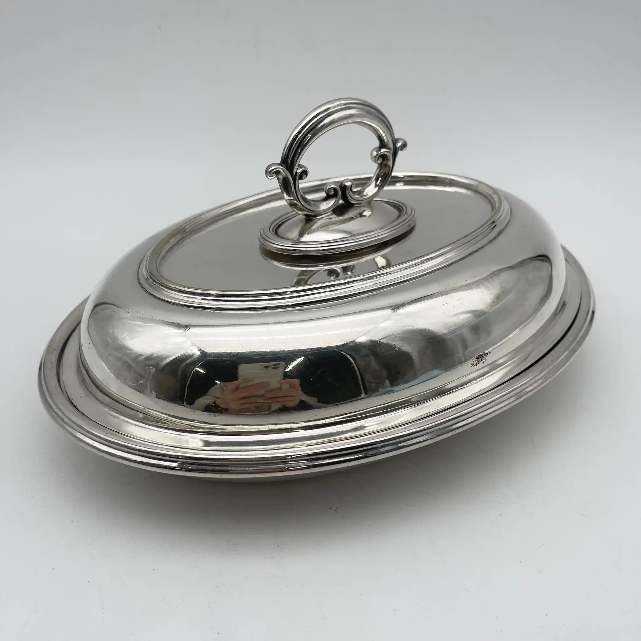 [Antique] Entre dish (platter with lid) / 1894 / Silver plate / England / Acanthus, removable handle